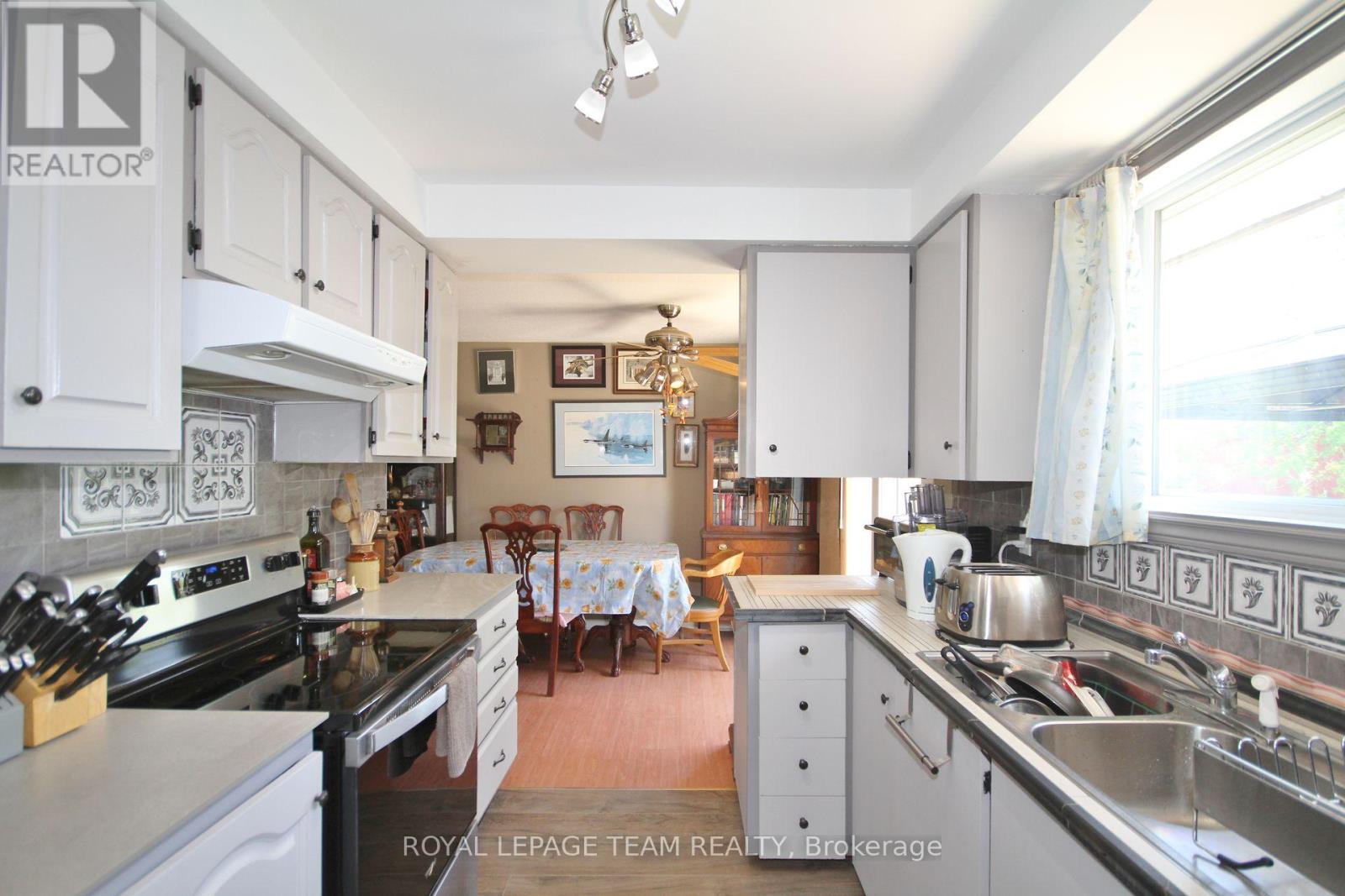 3159 8th Line Road Property Photo 11