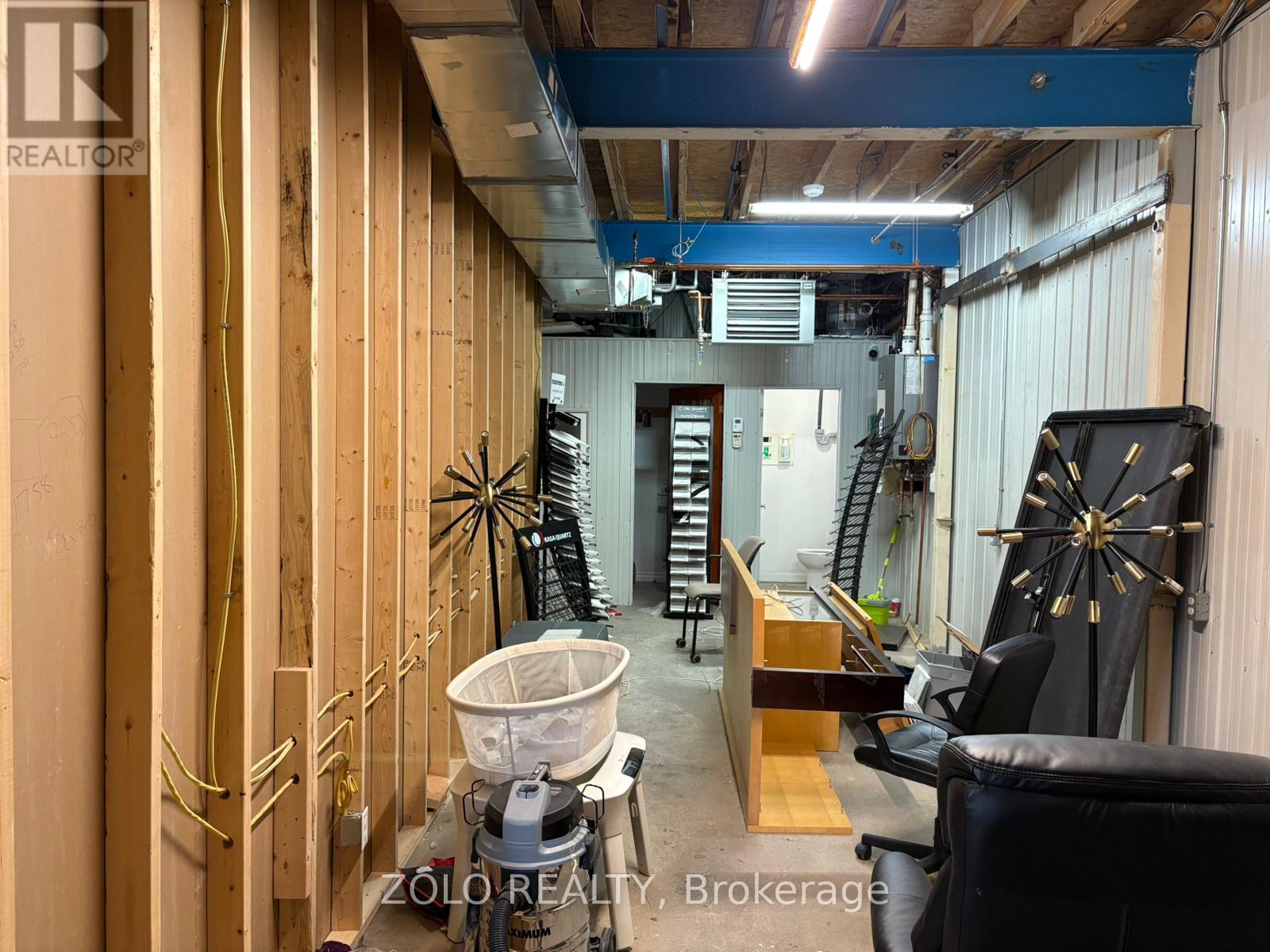 7 - 5509 Canotek Road Property Photo 8
