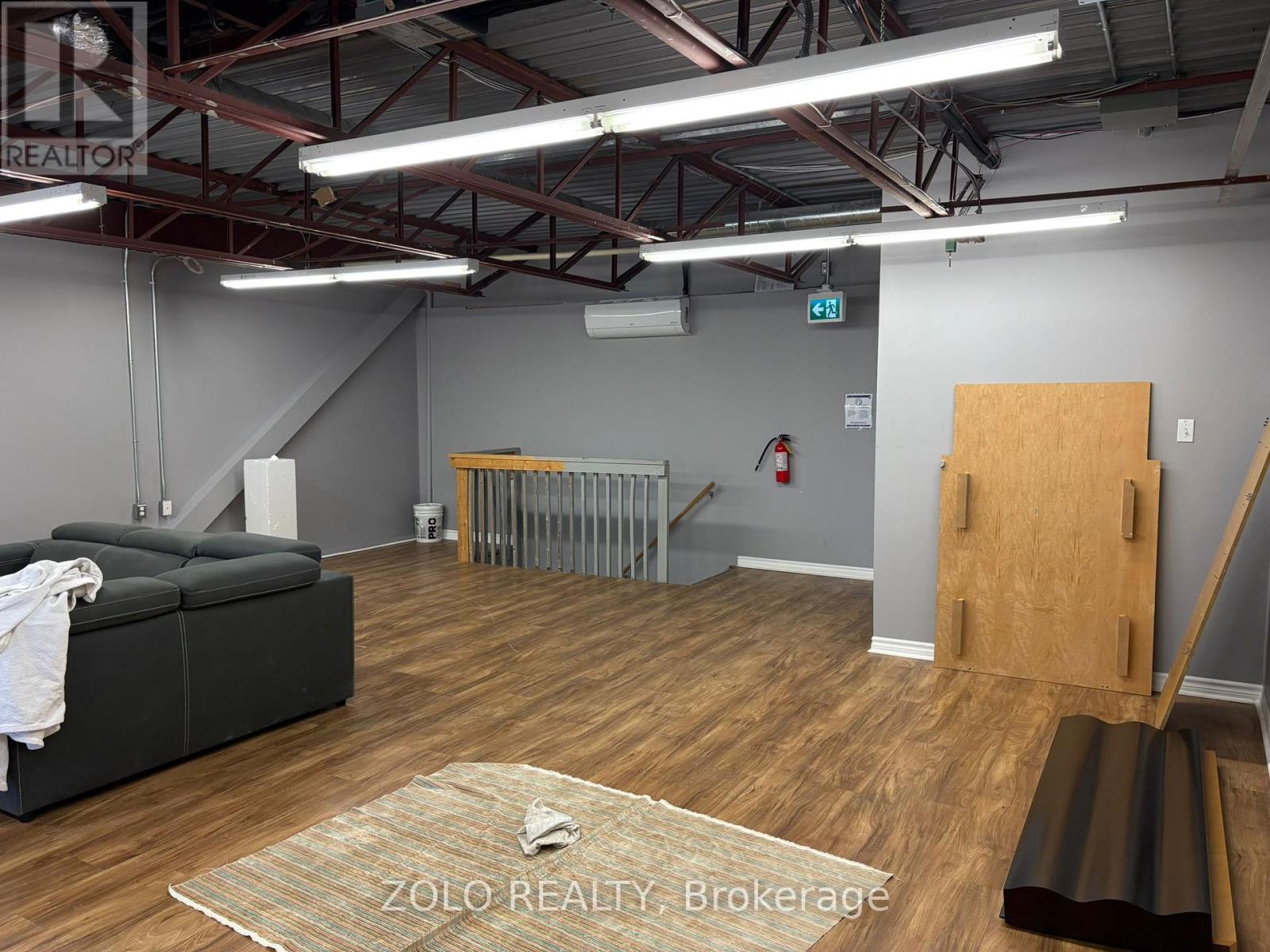 7 - 5509 Canotek Road Property Photo 13