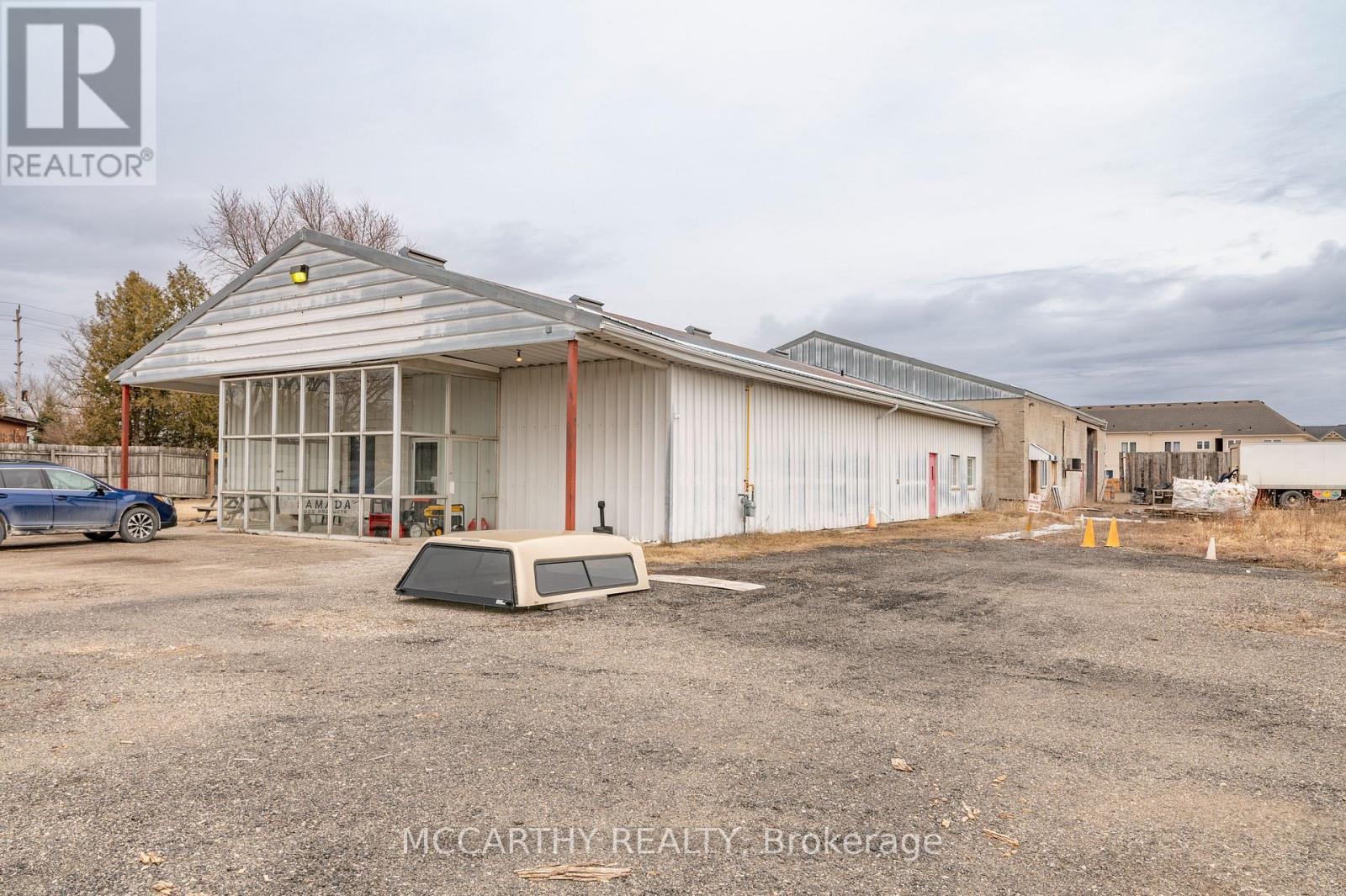 443 MAIN STREET W Property Photo 1