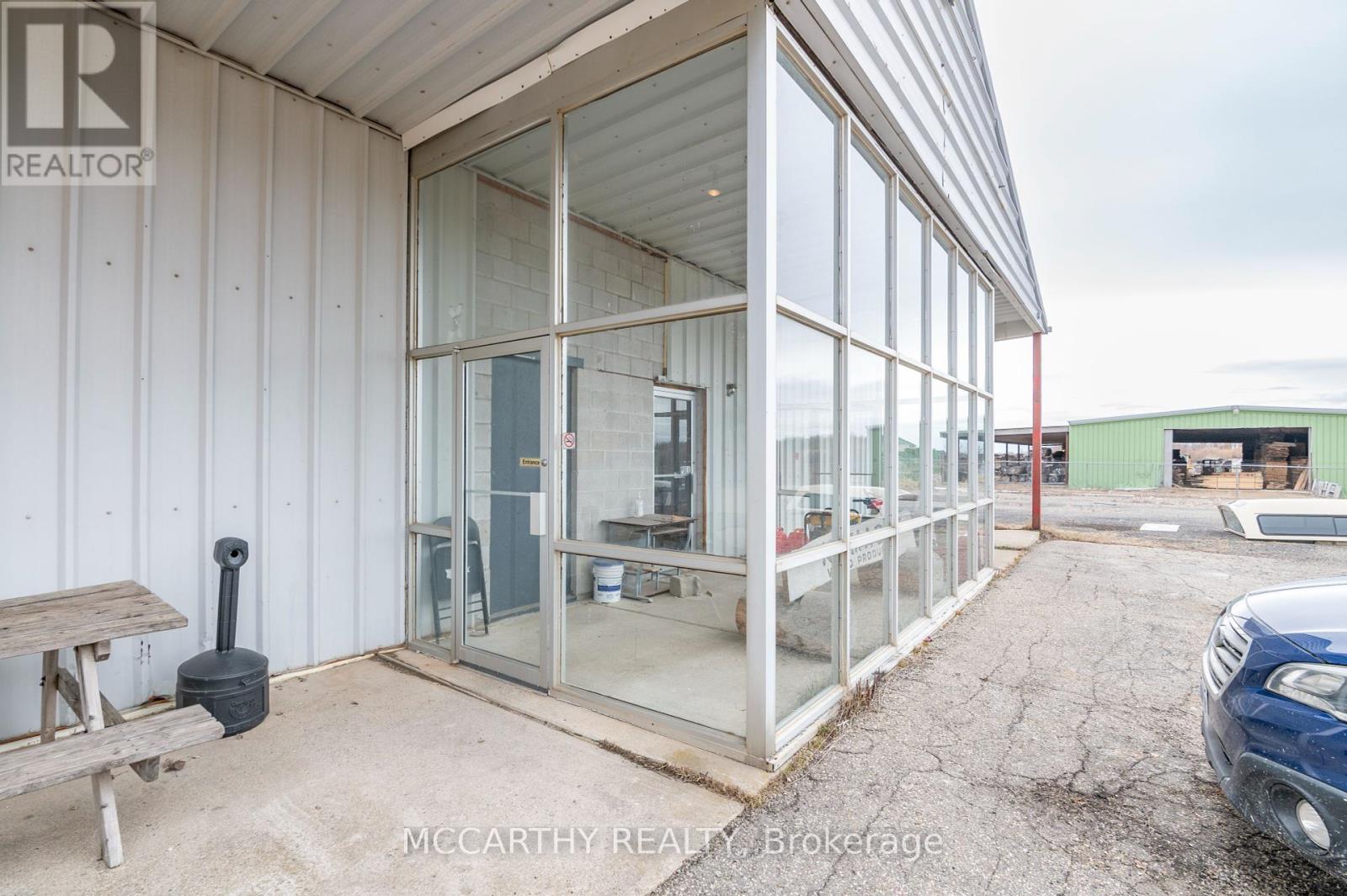 443 Main Street W Property Photo 14