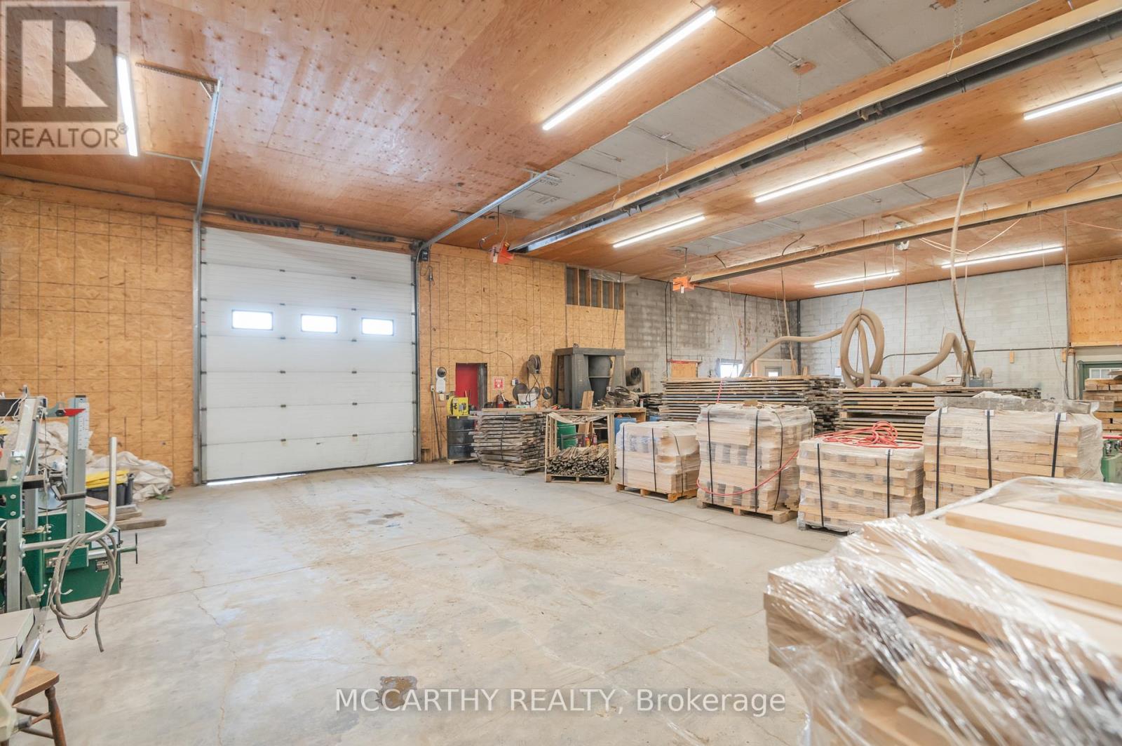 443 Main Street W Property Photo 19