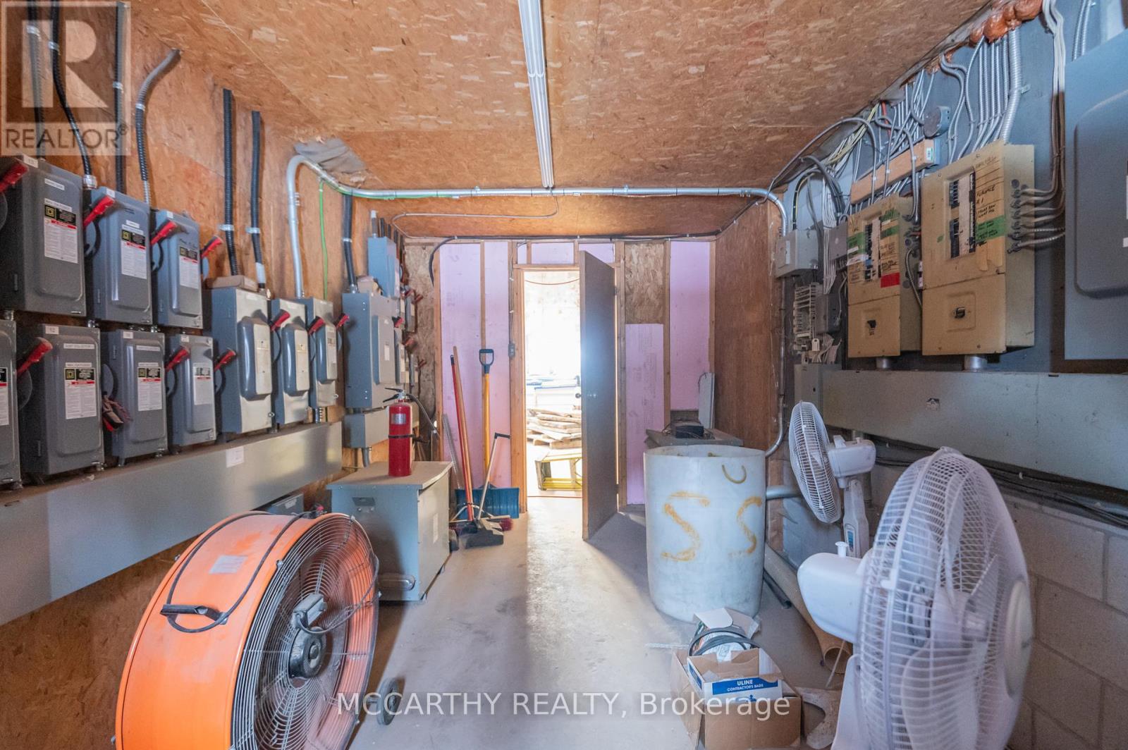 443 Main Street W Property Photo 22