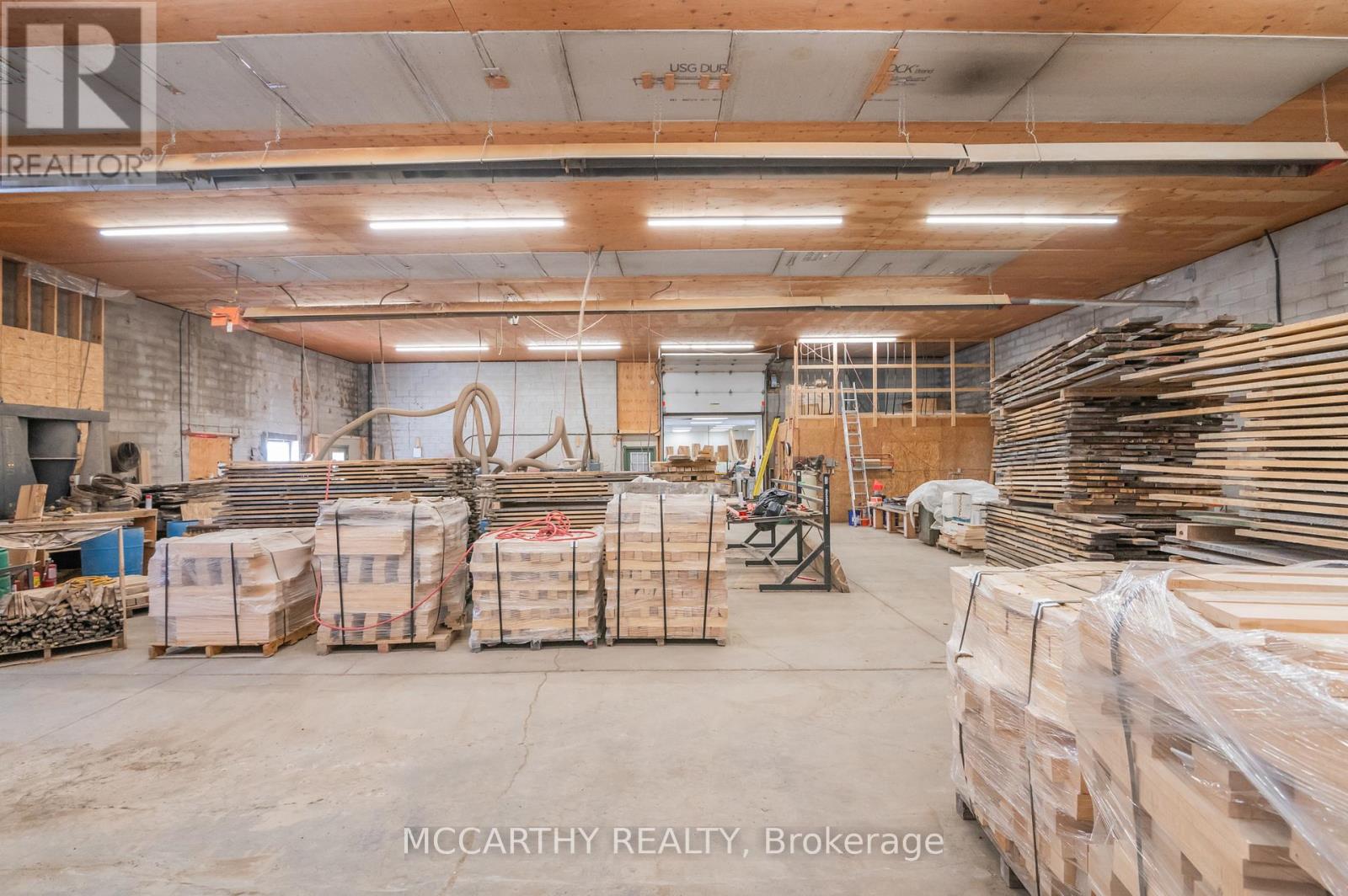 443 Main Street W Property Photo 25