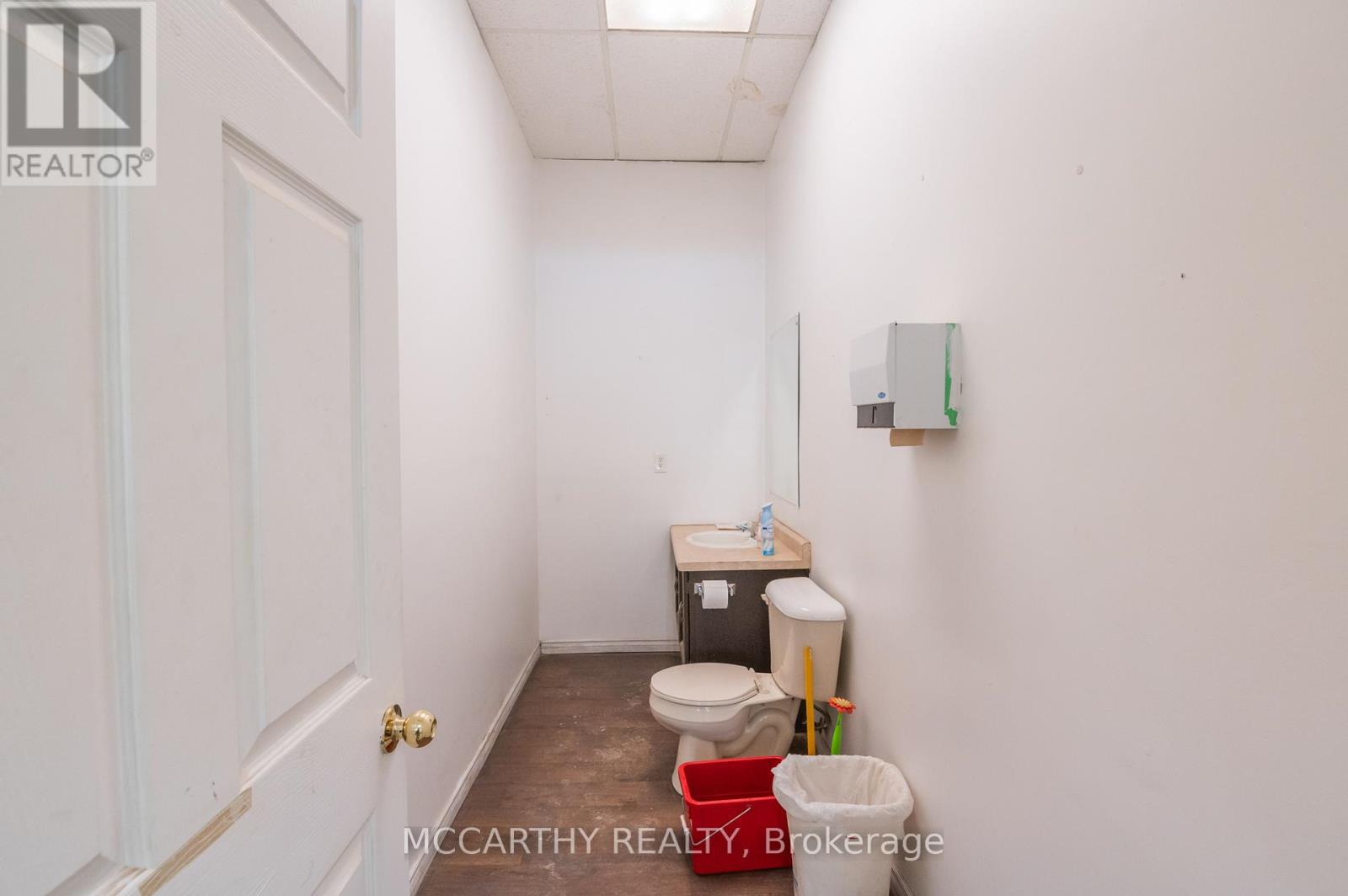 443 Main Street W Property Photo 29