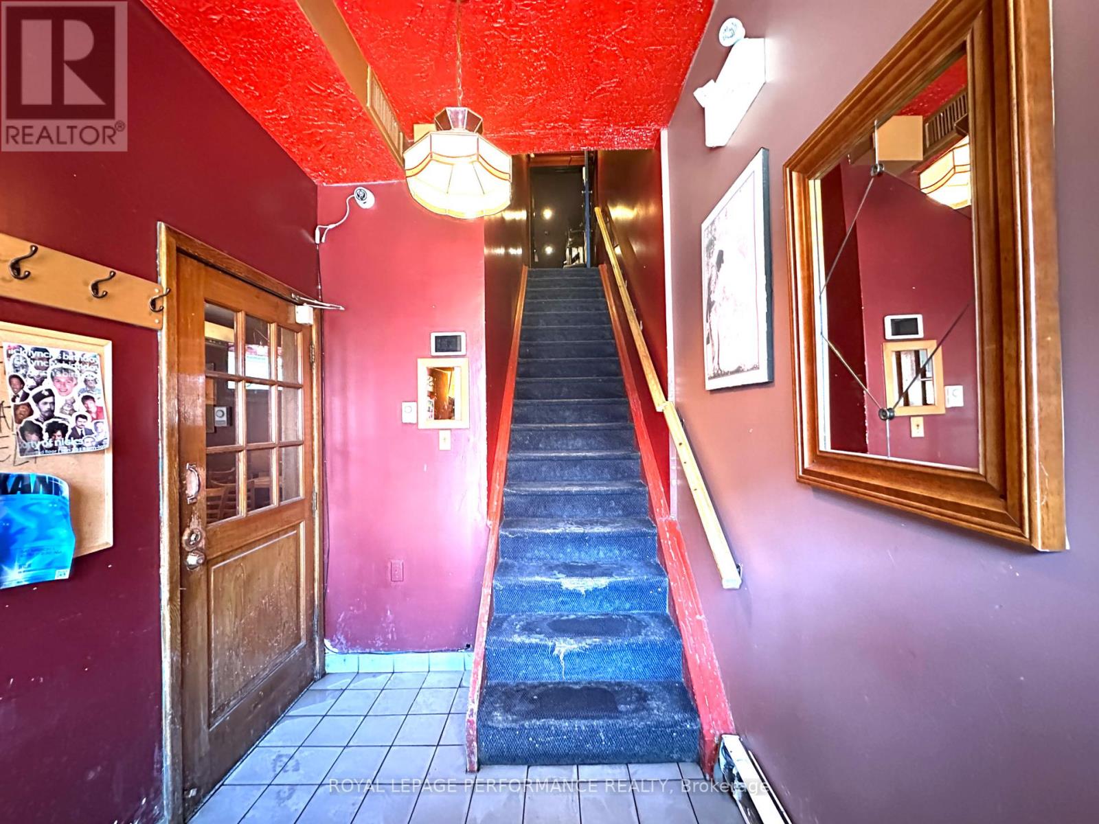 495 Somerset Street W Property Photo 2