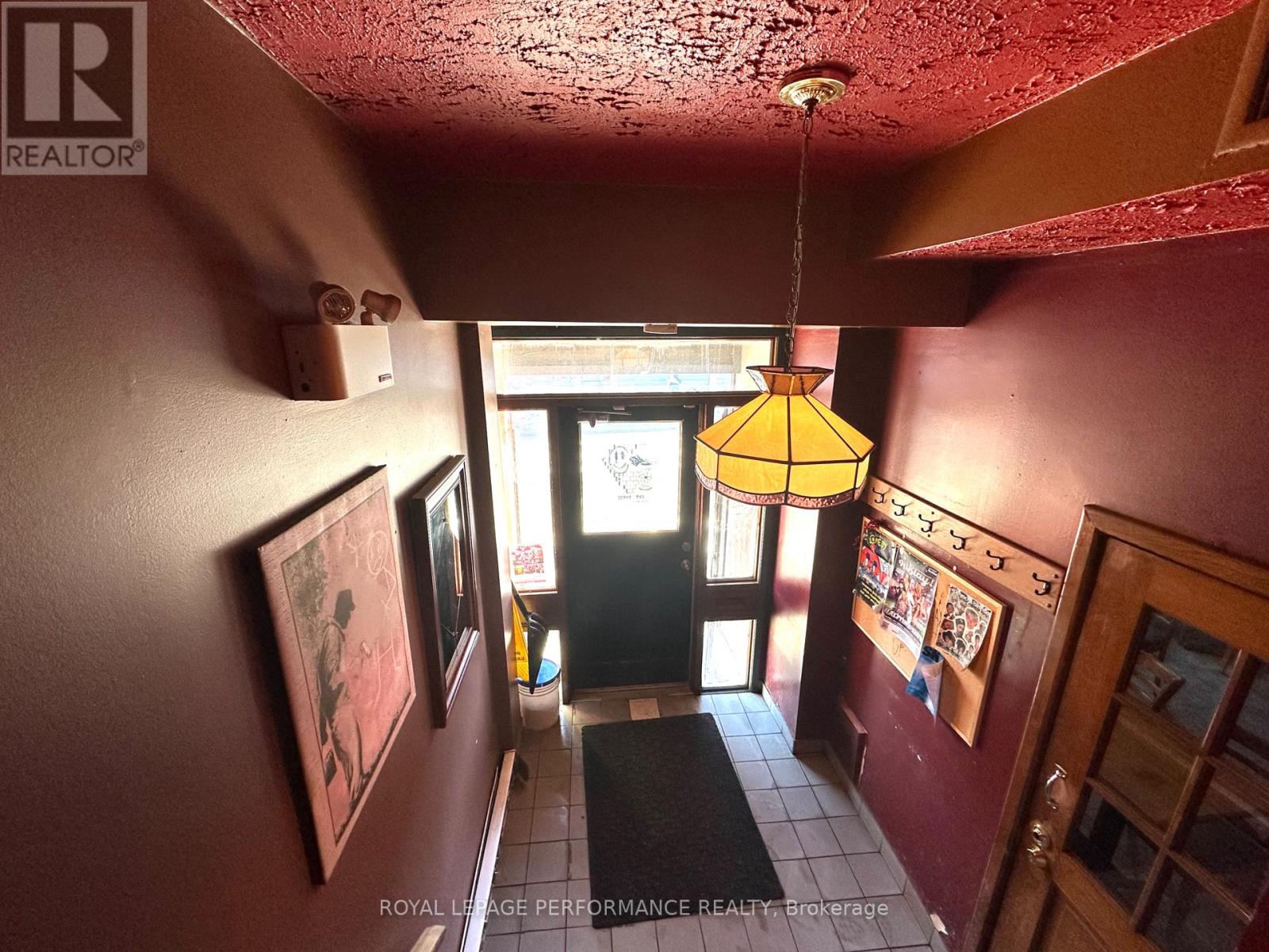 495 Somerset Street W Property Photo 3