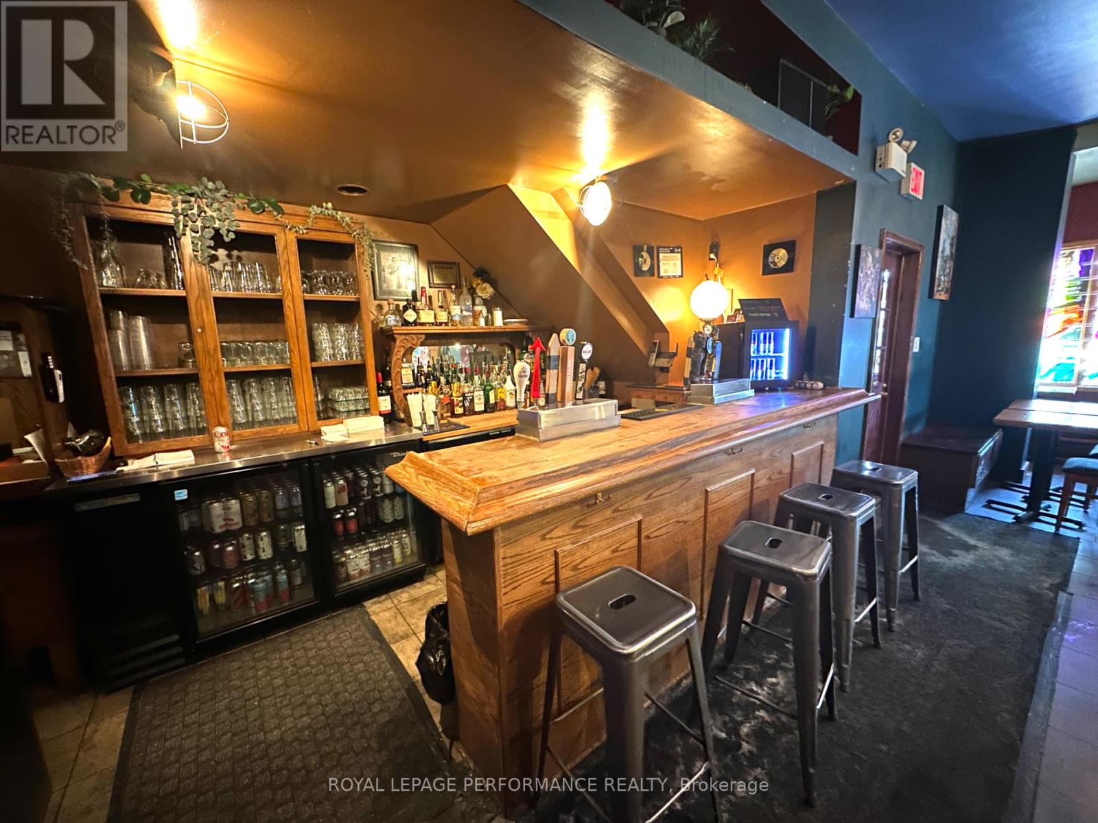 495 Somerset Street W Property Photo 9