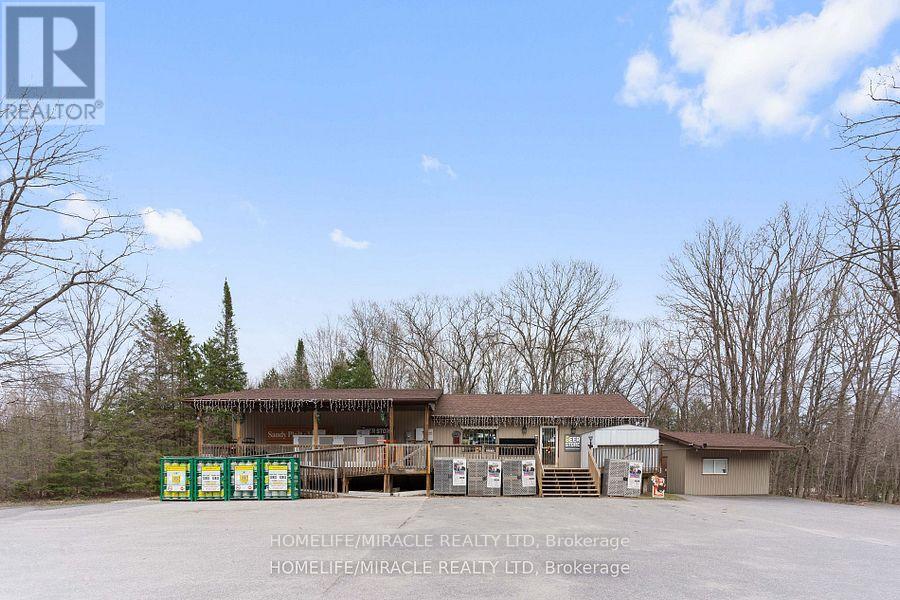 39 Sandy Plains Road N Property Photo 5