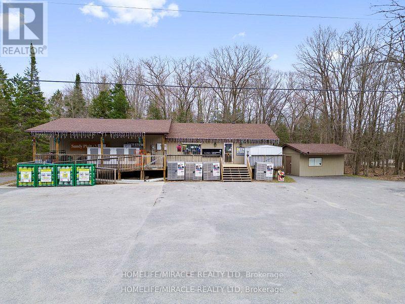 39 Sandy Plains Road N Property Photo 6