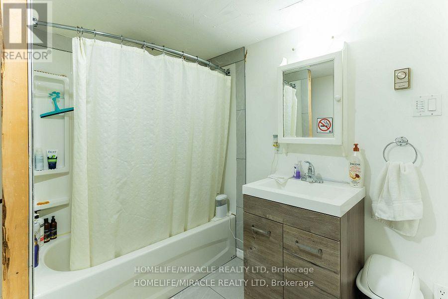 39 Sandy Plains Road N Property Photo 25