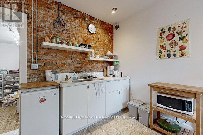 807-809 King Street E Property Photo 16