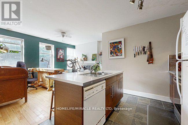807-809 King Street E Property Photo 27