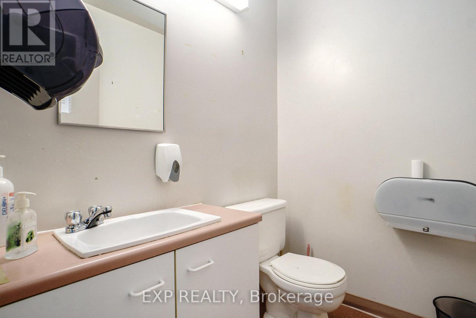 8 - 1488 Stittsville Main Street Property Photo 7