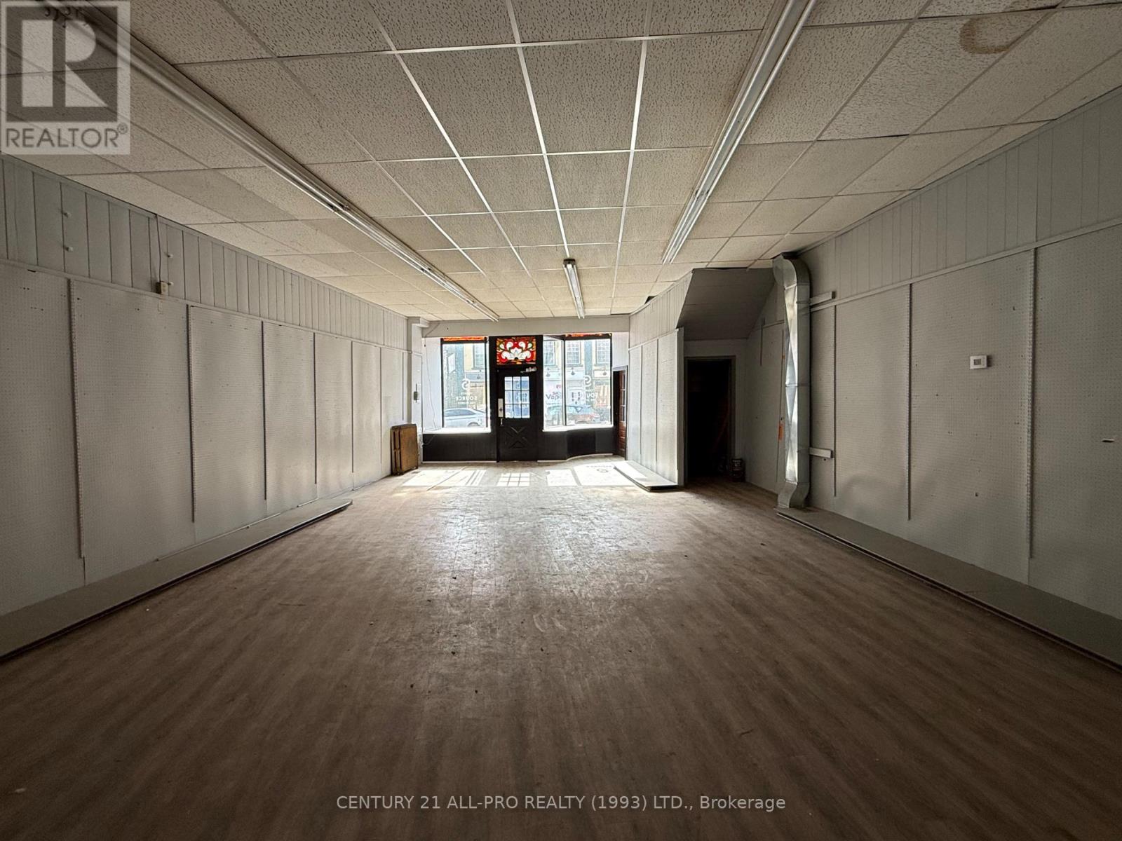 84 King Street W Property Photo 1