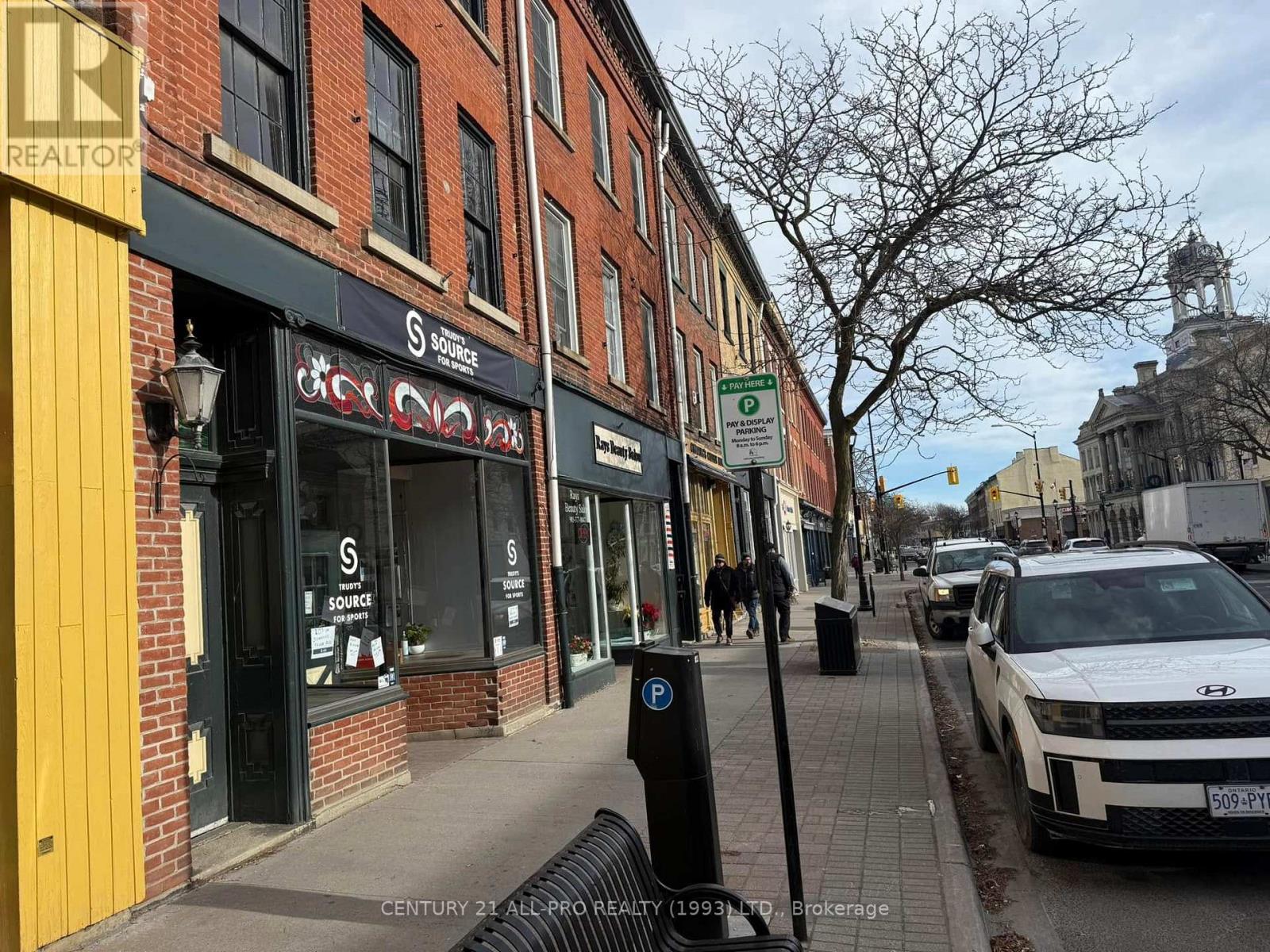 84 King Street W Property Photo 7