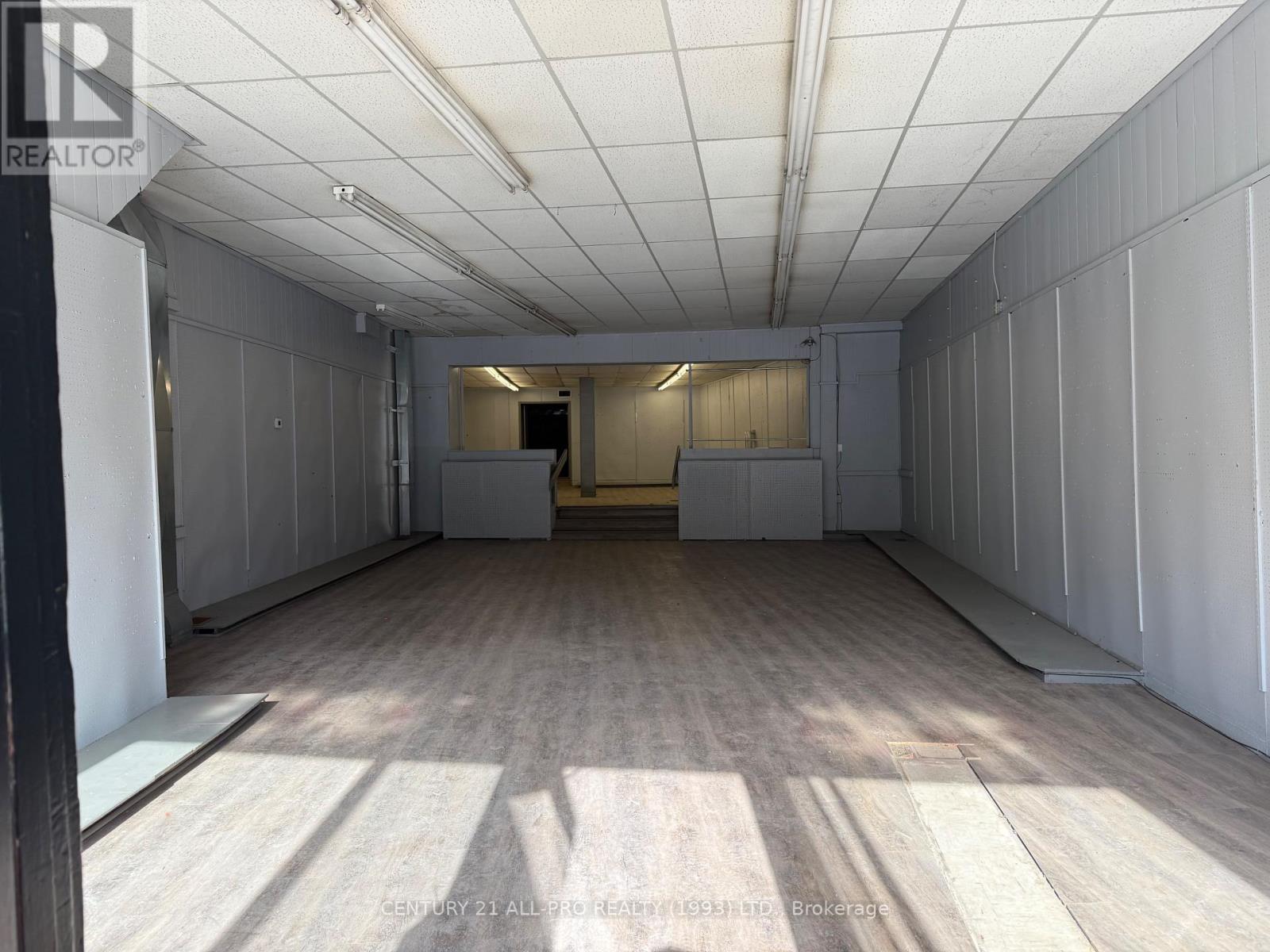 84 King Street W Property Photo 8