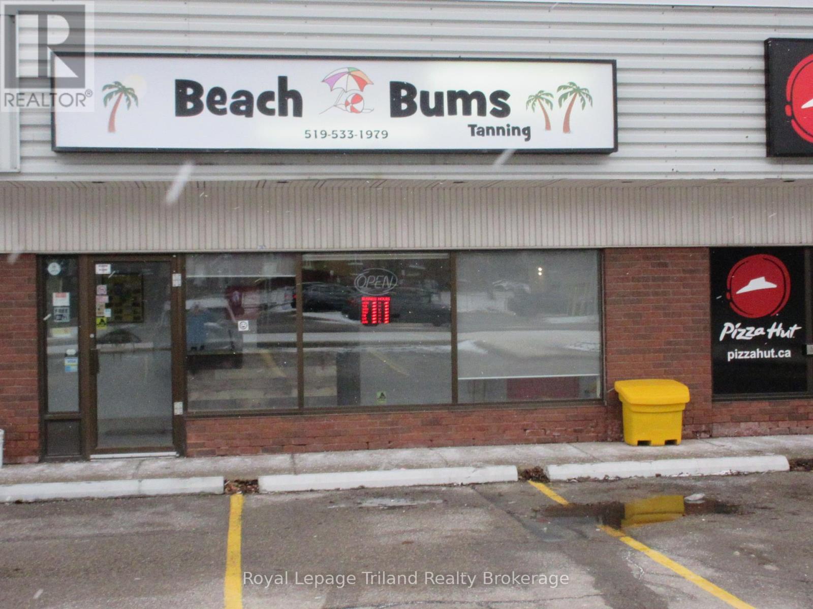 11 - 689 DUNDAS STREET Property Photo 1