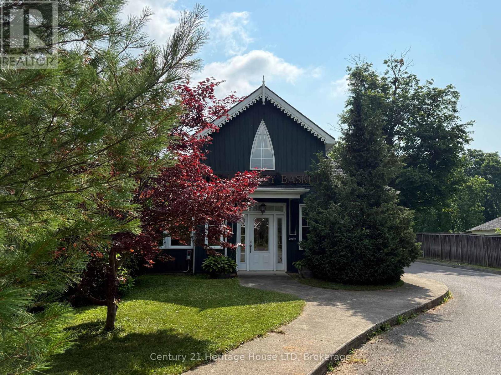 468 Ridge Road N Property Photo 3