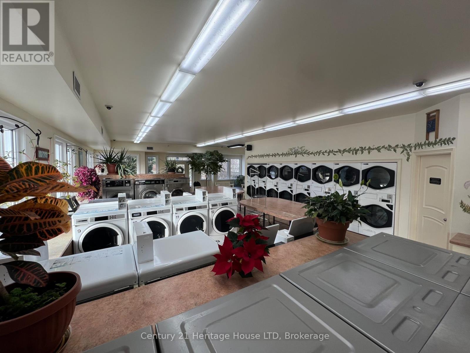 468 Ridge Road N Property Photo 16