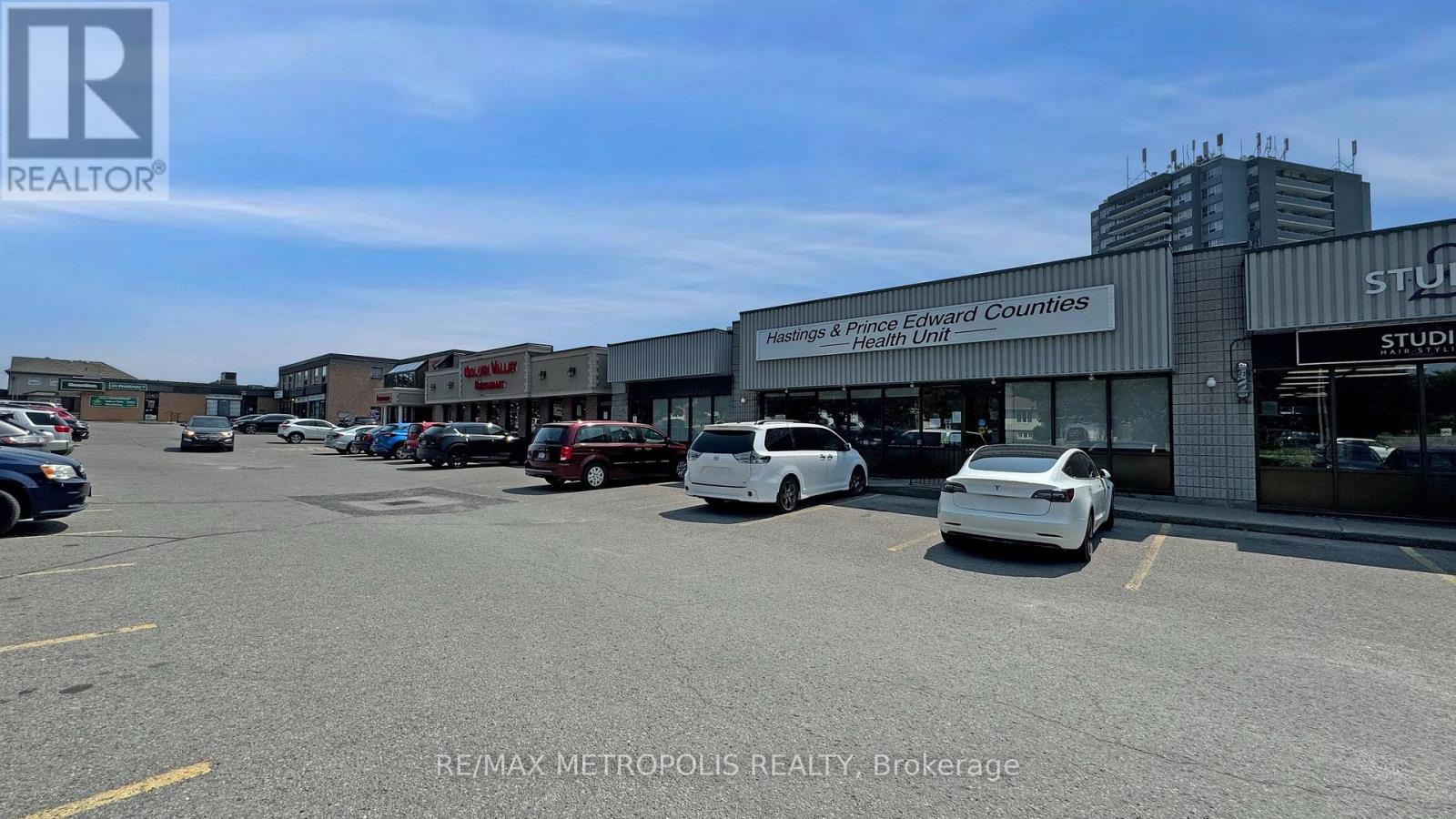469 - 499 Dundas Street W Property Photo 2