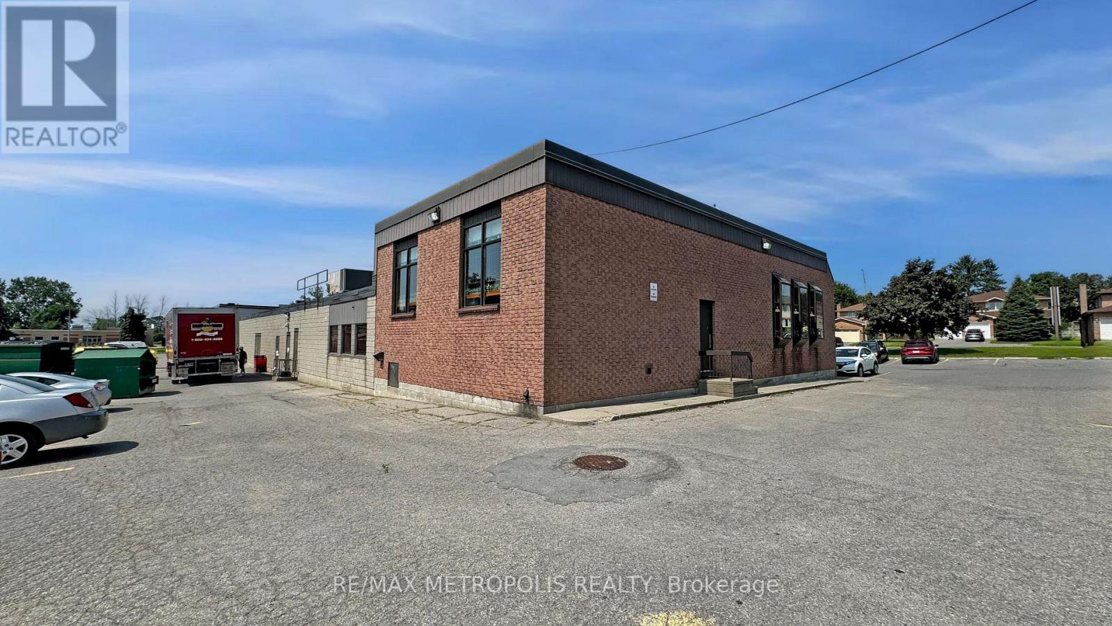 469 - 499 Dundas Street W Property Photo 8