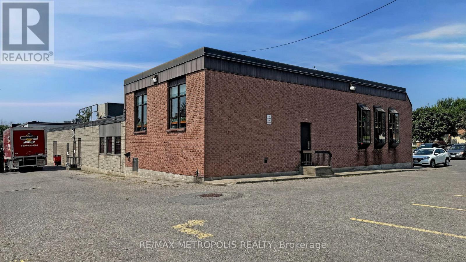 469 - 499 Dundas Street W Property Photo 9