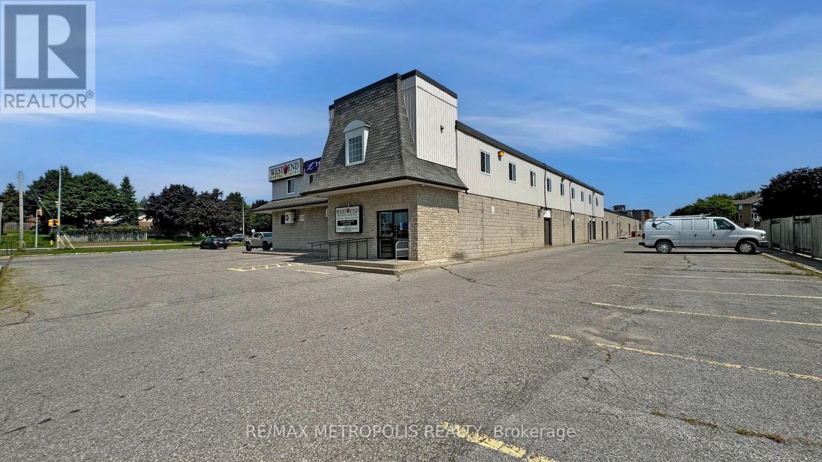 469 - 499 Dundas Street W Property Photo 10