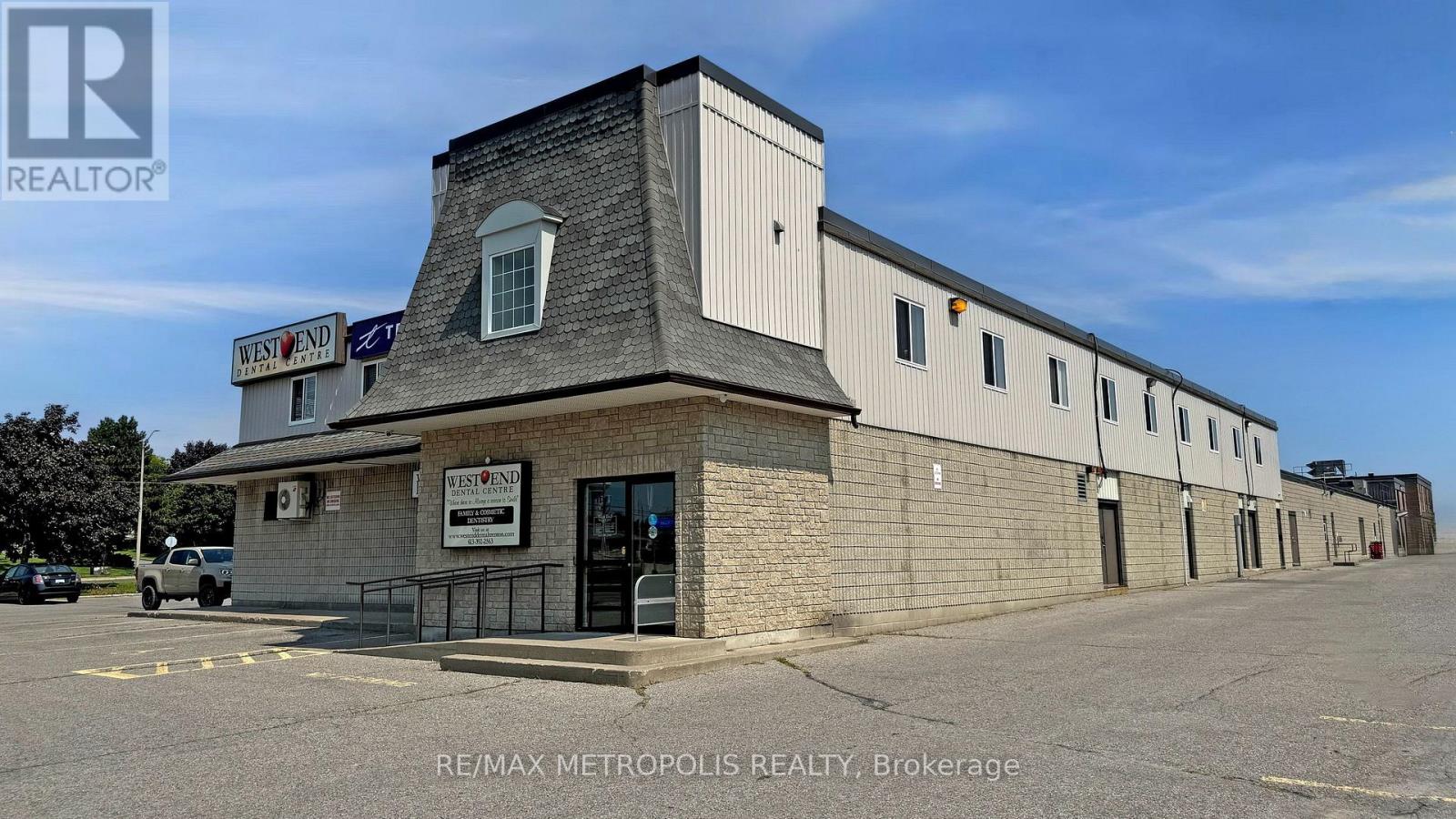 469 - 499 Dundas Street W Property Photo 11