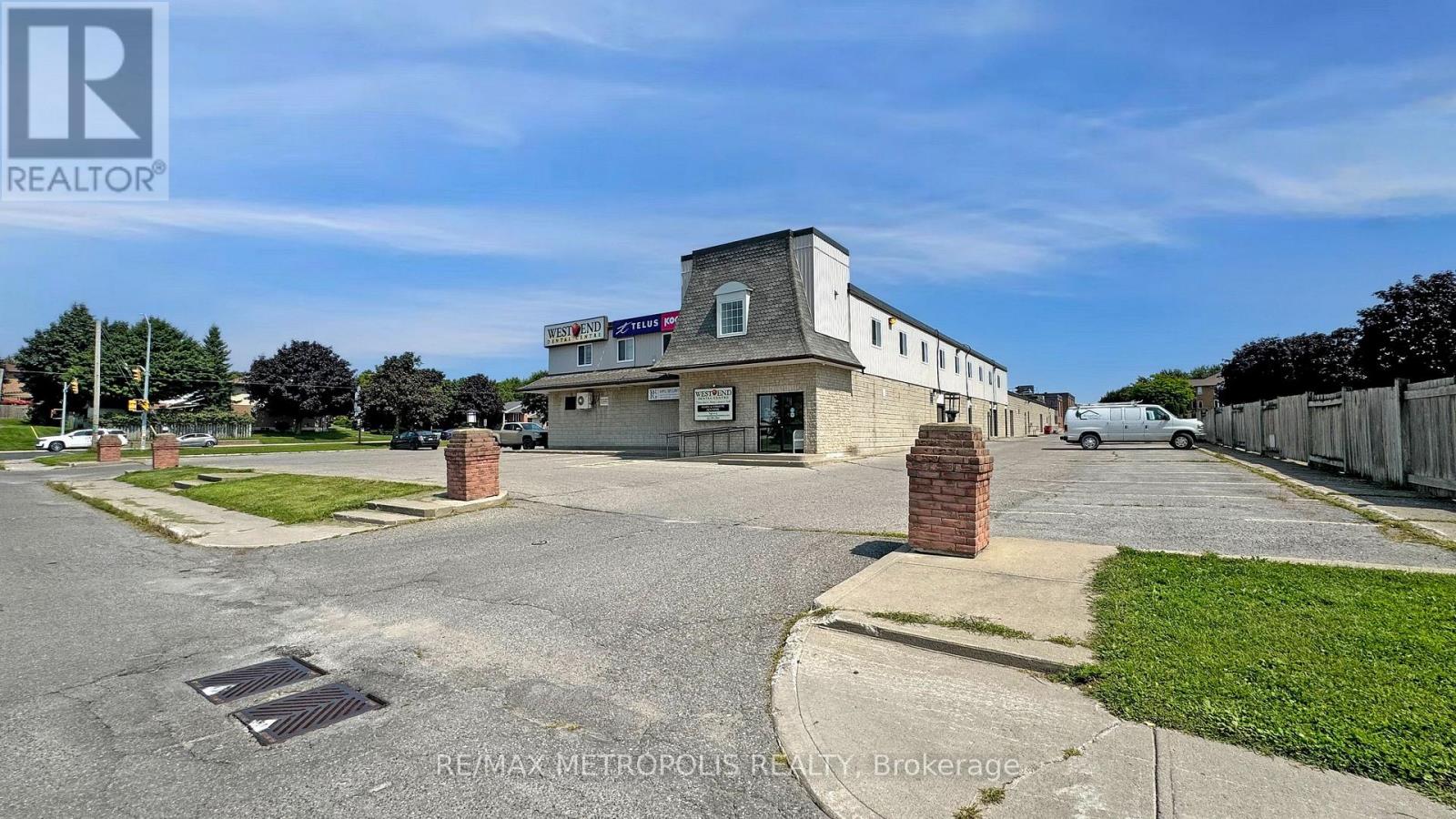 469 - 499 Dundas Street W Property Photo 12