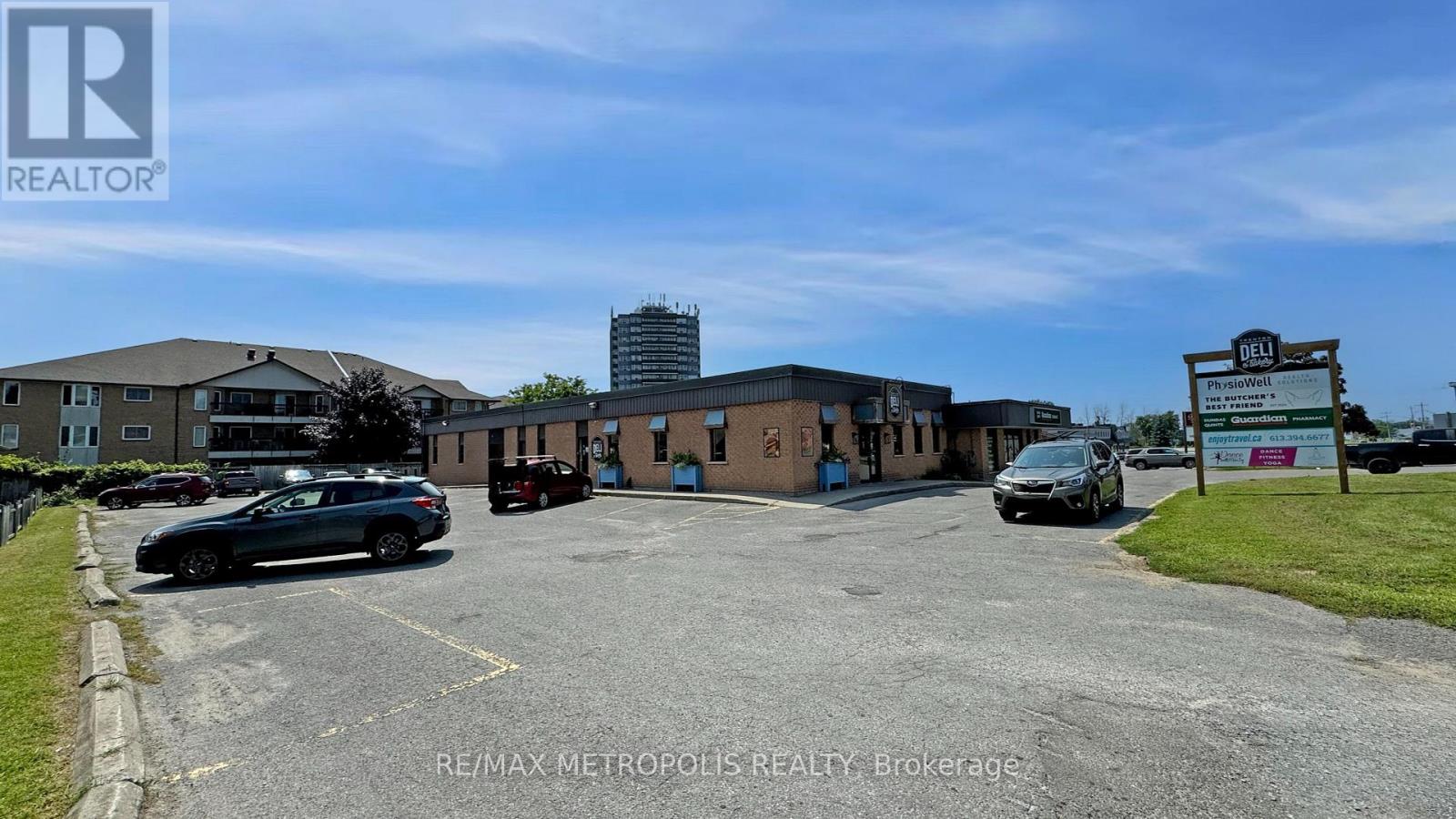 469 - 499 Dundas Street W Property Photo 13