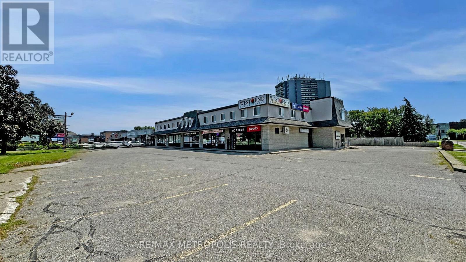 469 - 499 Dundas Street W Property Photo 14