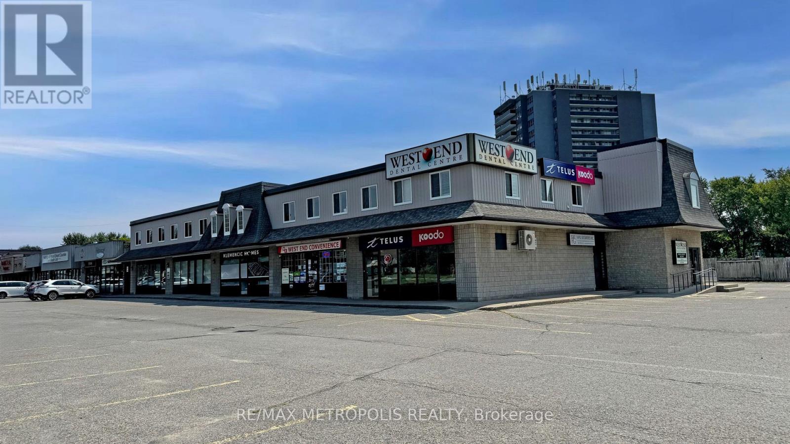469 - 499 Dundas Street W Property Photo 15
