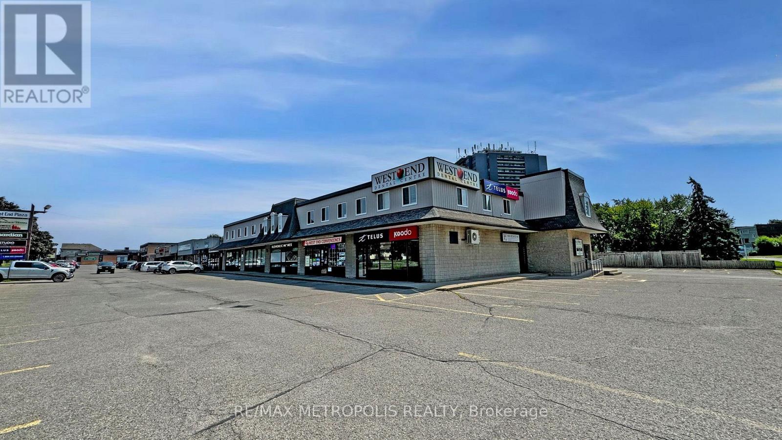 469 - 499 Dundas Street W Property Photo 16