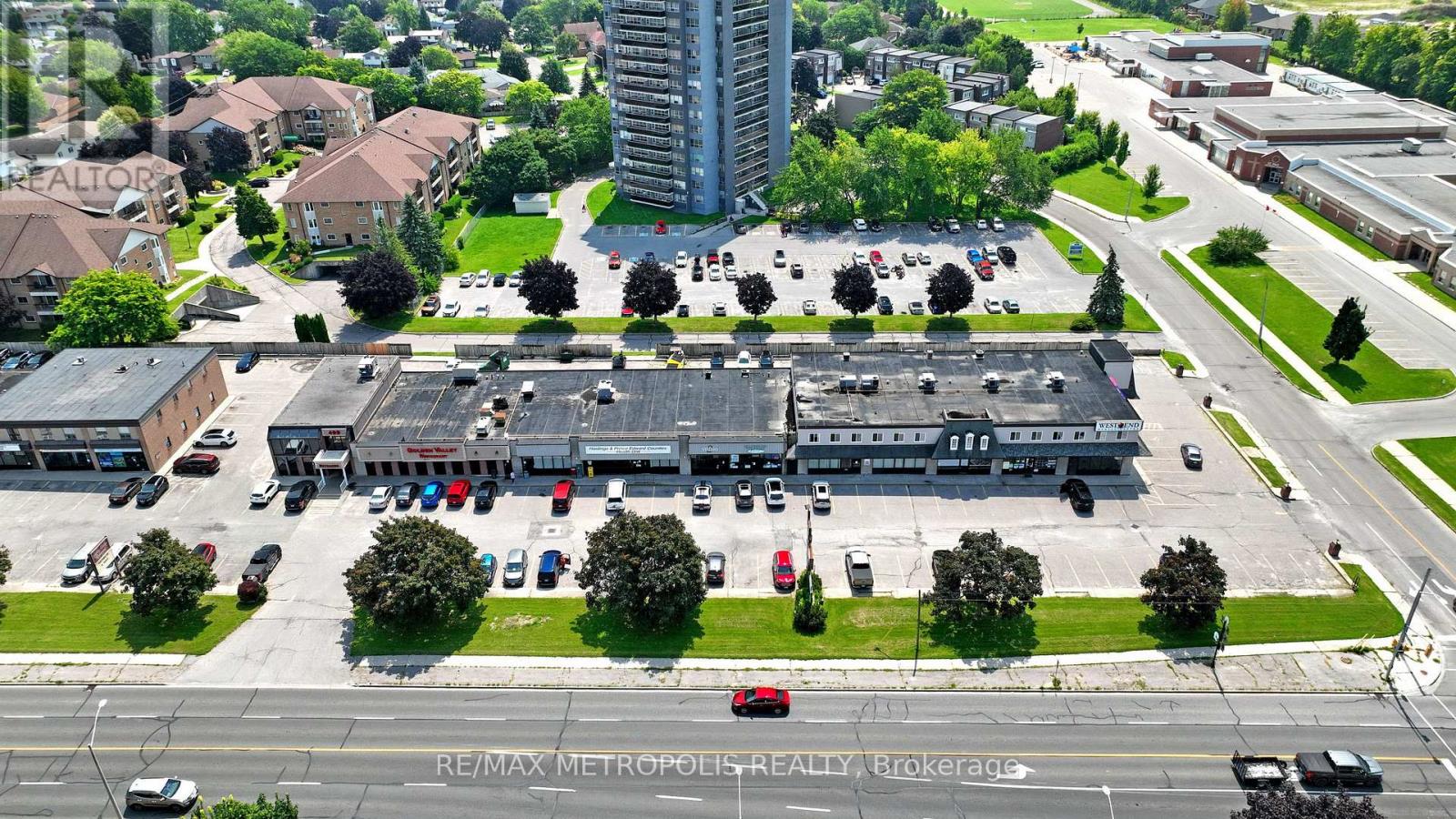 469 - 499 Dundas Street W Property Photo 20