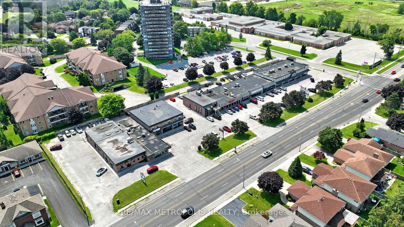 469 - 499 Dundas Street W Property Photo 21