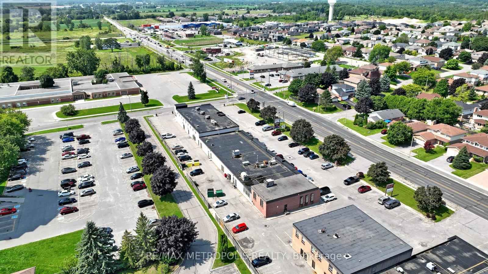 469 - 499 Dundas Street W Property Photo 24