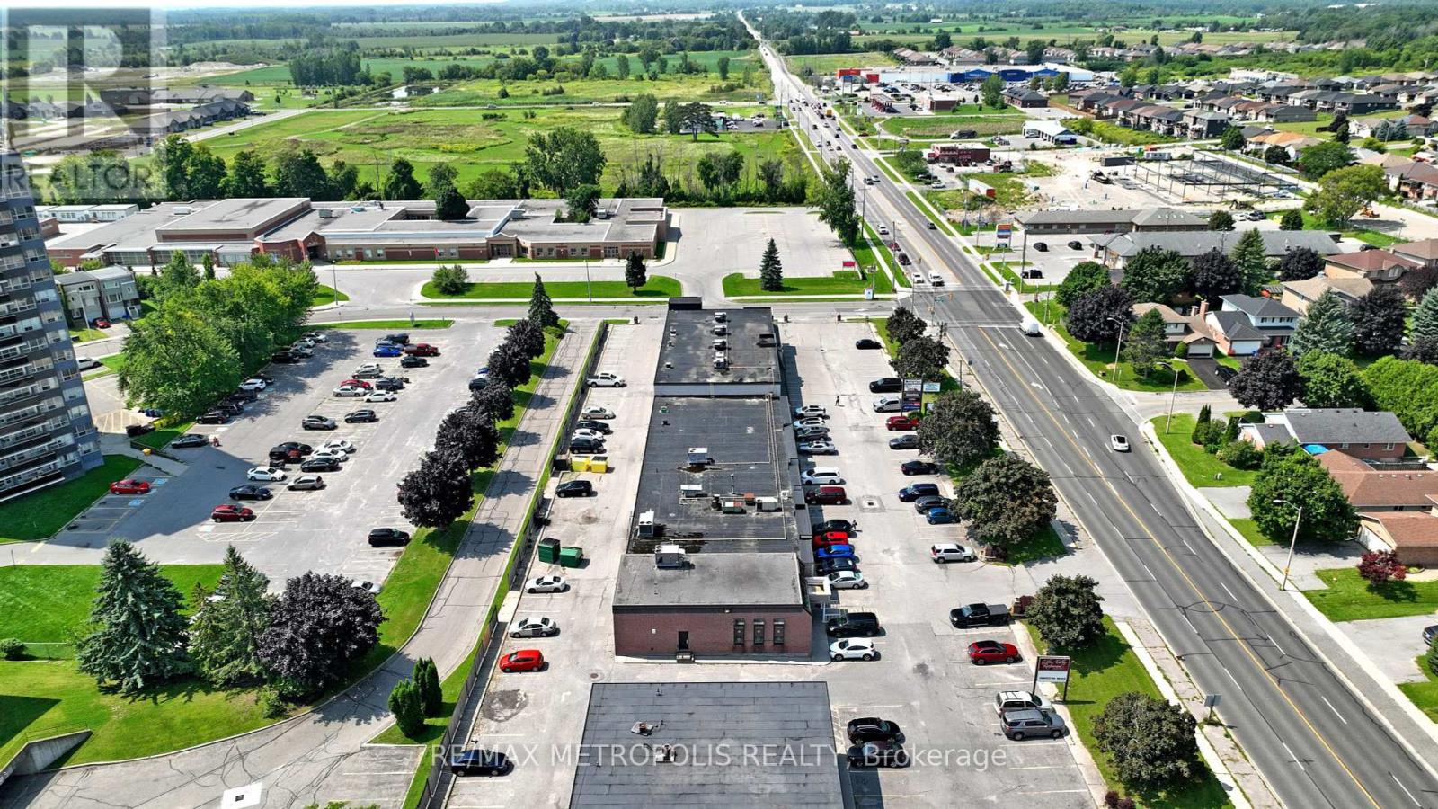 469 - 499 Dundas Street W Property Photo 25