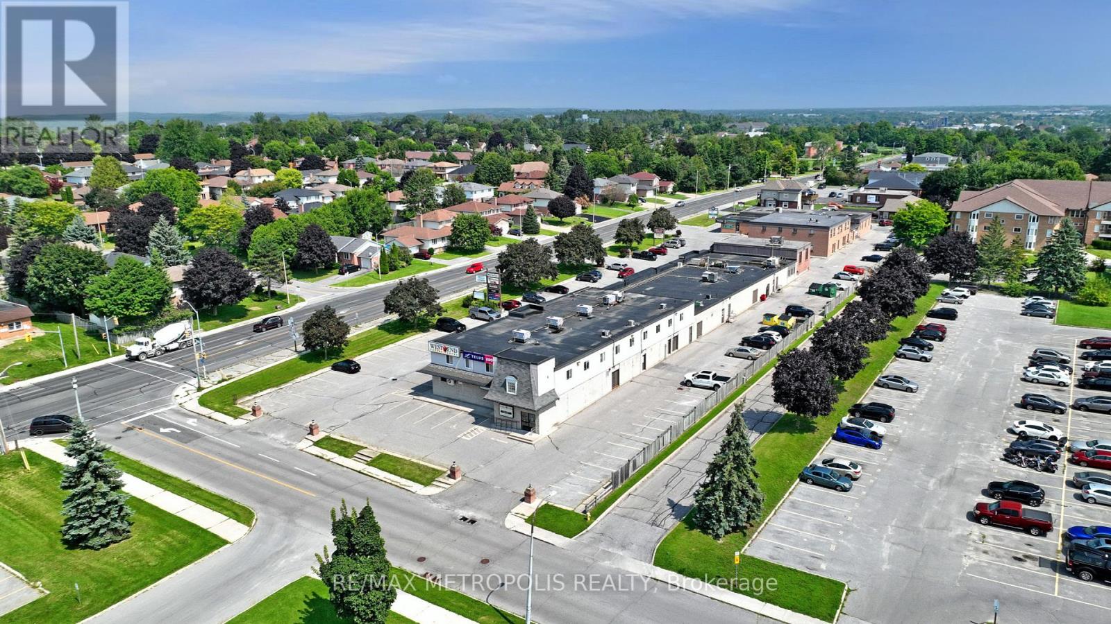469 - 499 Dundas Street W Property Photo 31