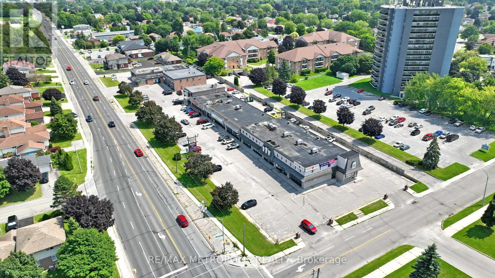 469 - 499 Dundas Street W Property Photo 32