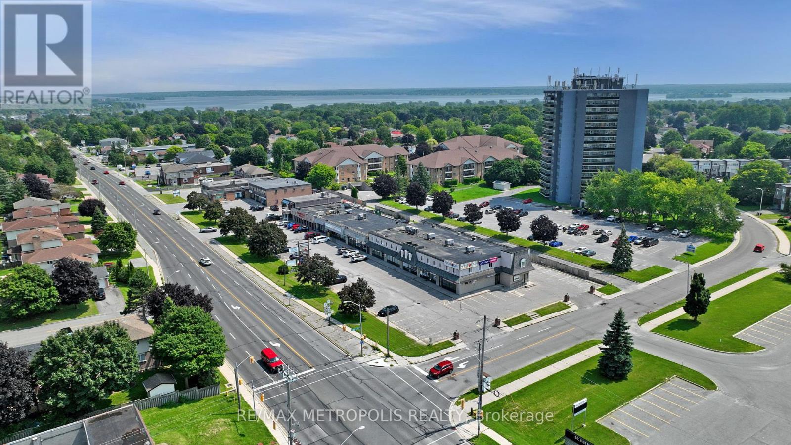 469 - 499 Dundas Street W Property Photo 33