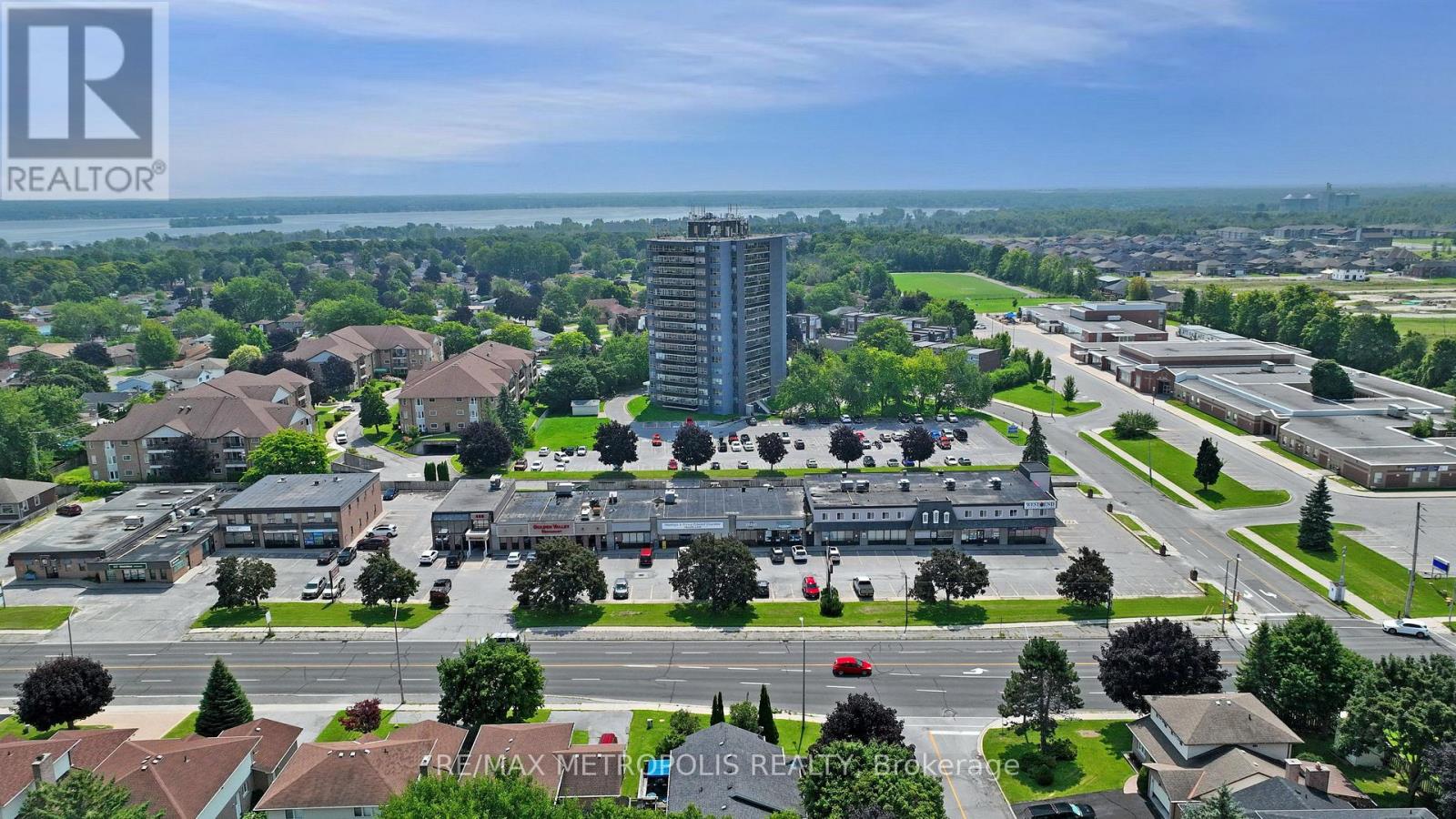 469 - 499 Dundas Street W Property Photo 34