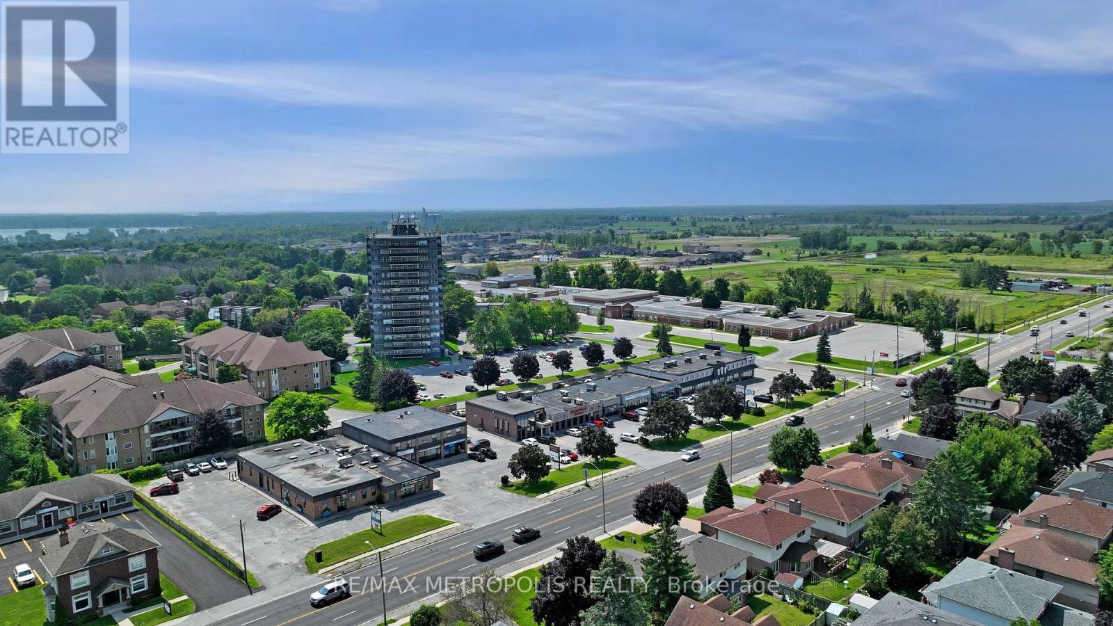 469 - 499 Dundas Street W Property Photo 38