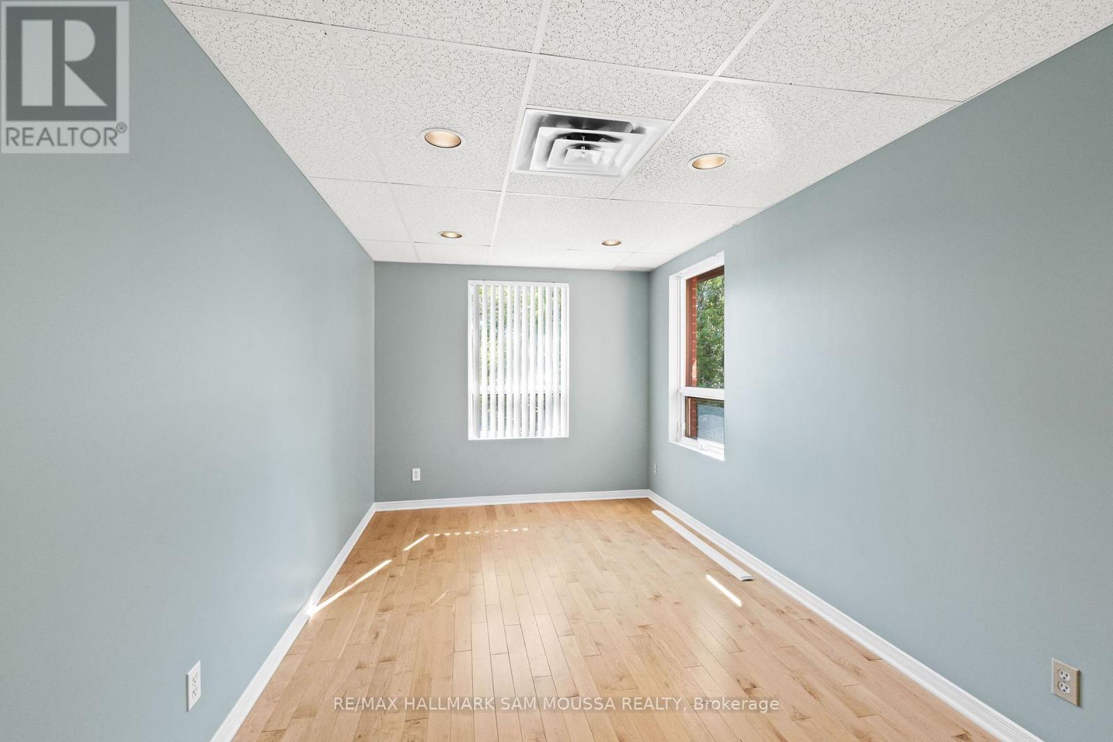200 - 437 Gilmour Street Property Photo 6