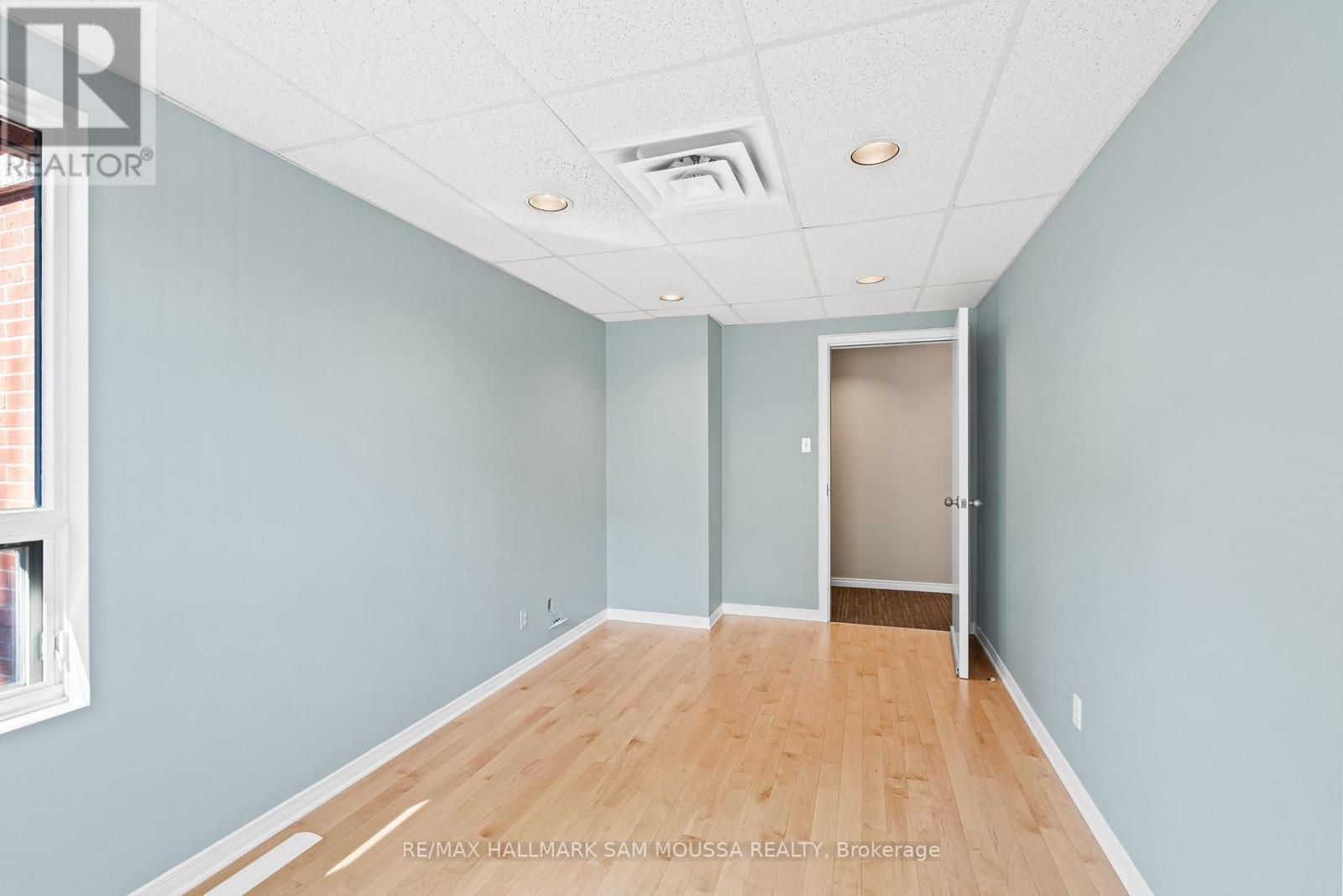 200 - 437 Gilmour Street Property Photo 7