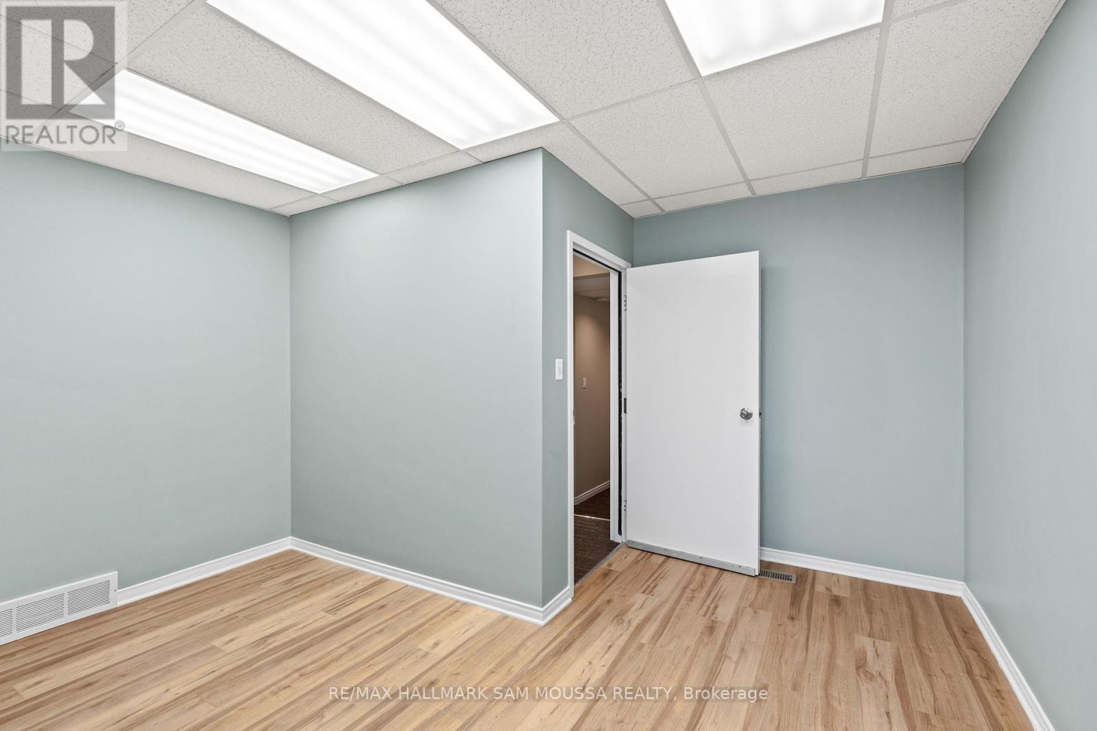 200 - 437 Gilmour Street Property Photo 14