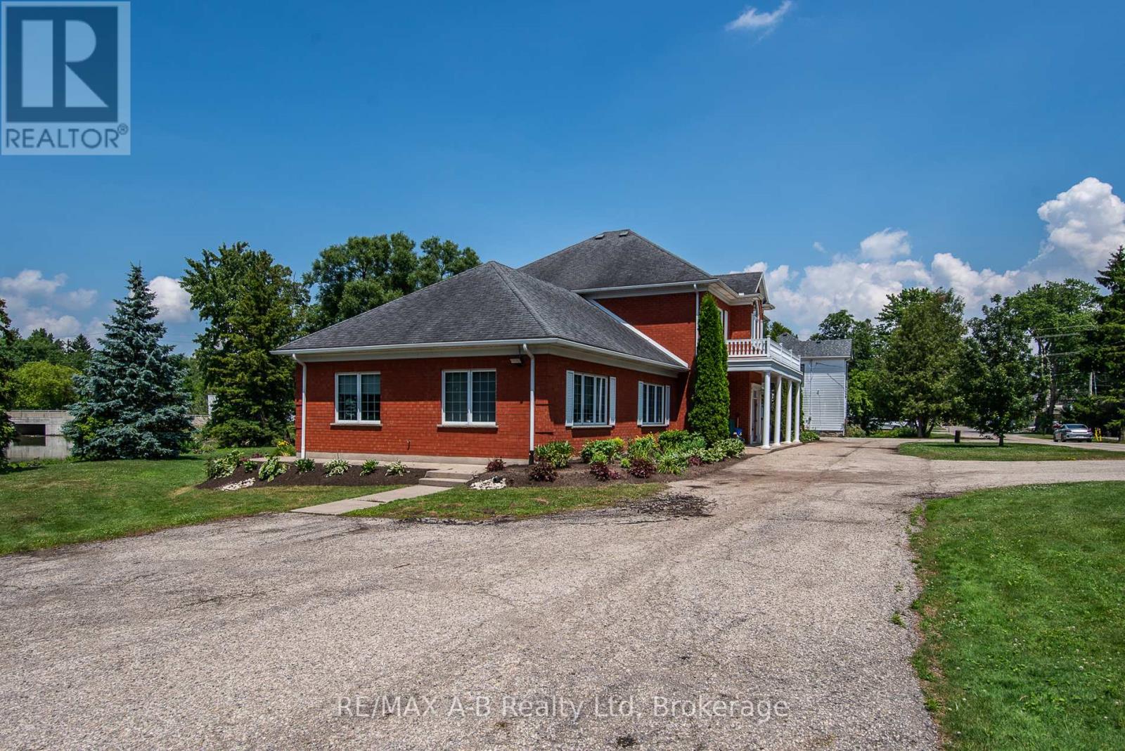 140 Foundry Street Property Photo 6