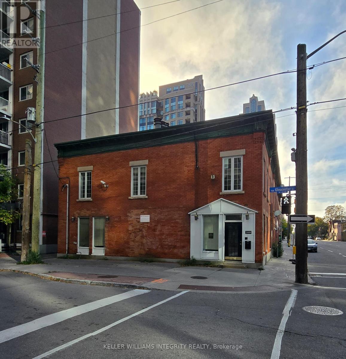 209 Kent Street Property Photo 1