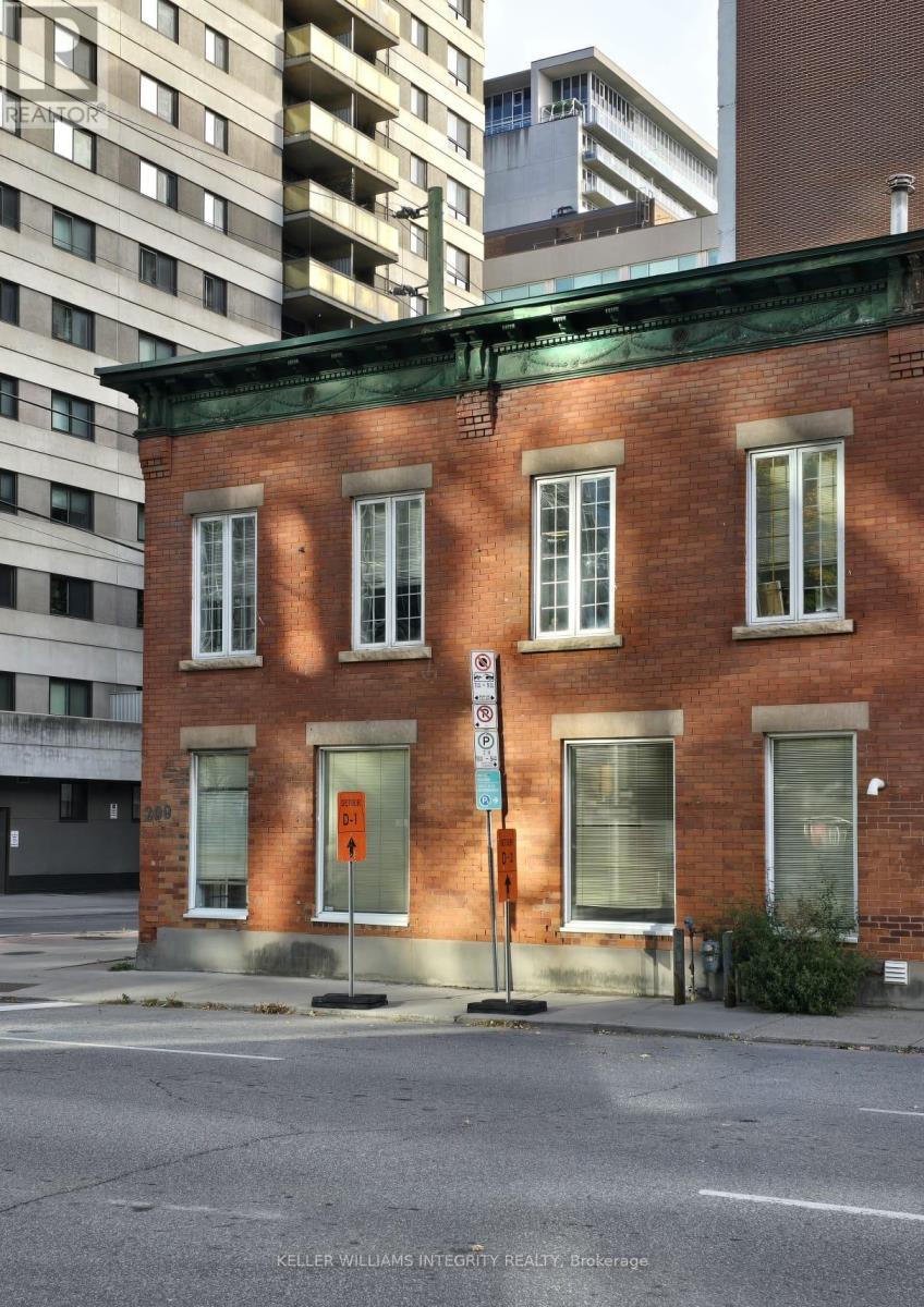 209 Kent Street Property Photo 2