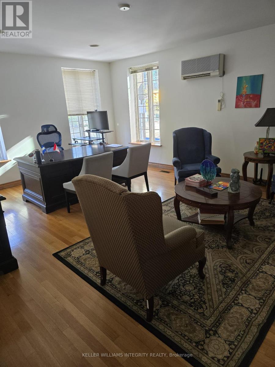 209 Kent Street Property Photo 8